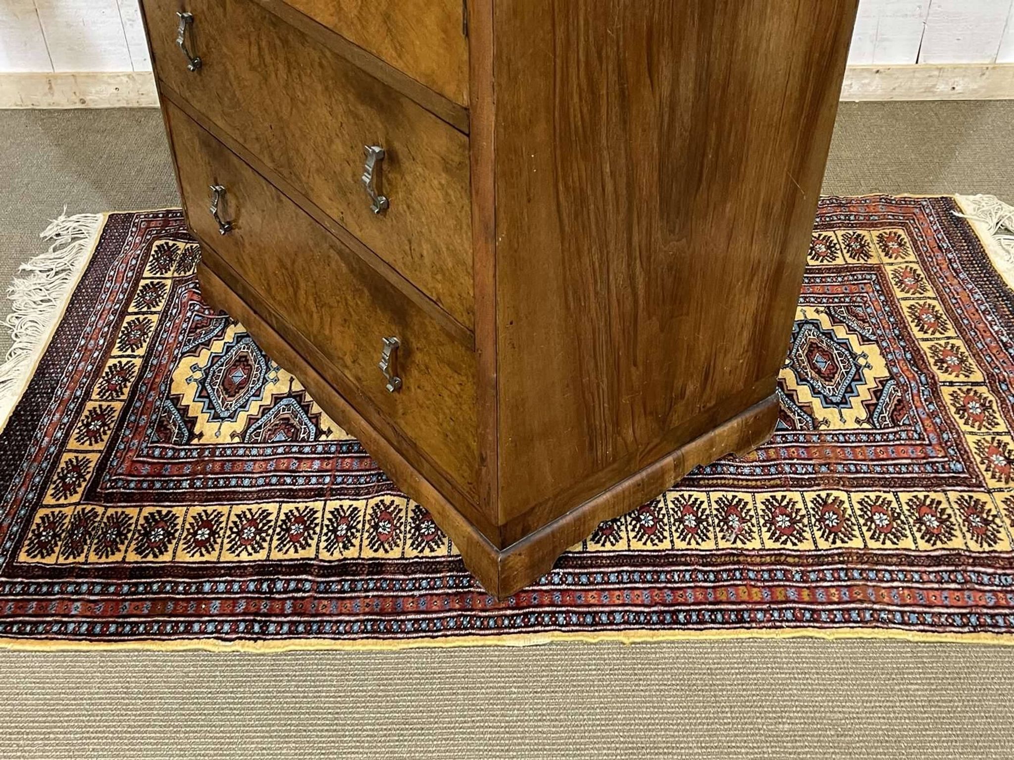 1950s English sideboard with drawers, Art Deco style, in walnut burl.