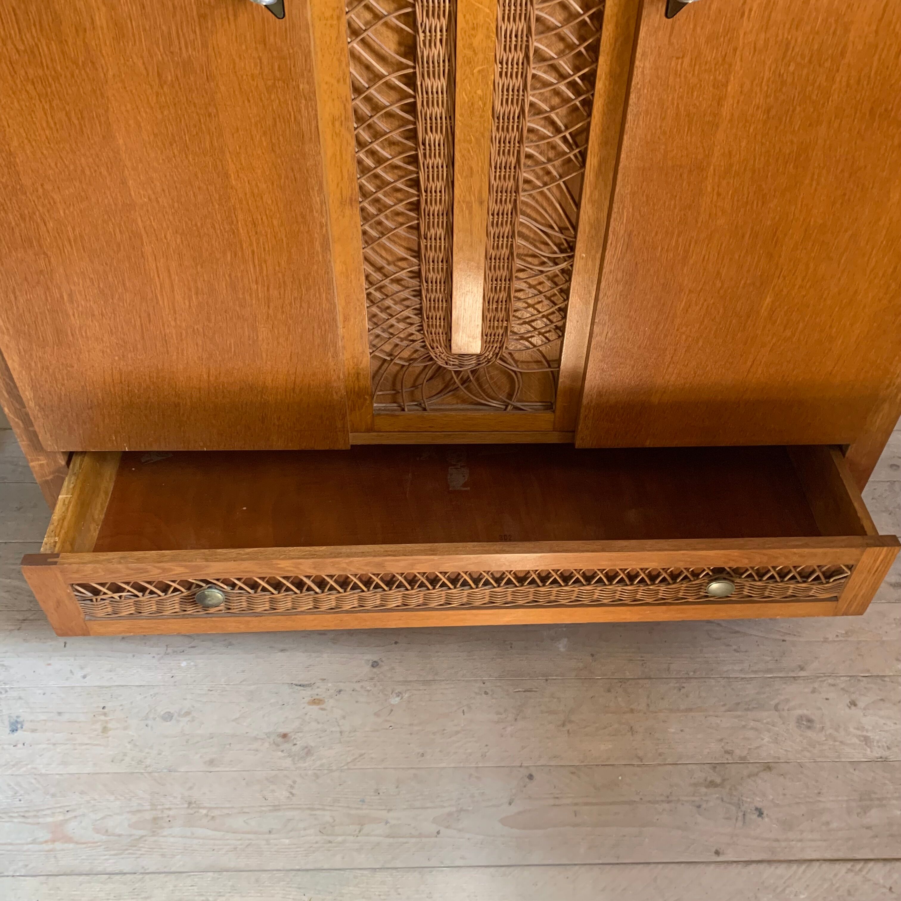 Armoire chêne et rotin vintage