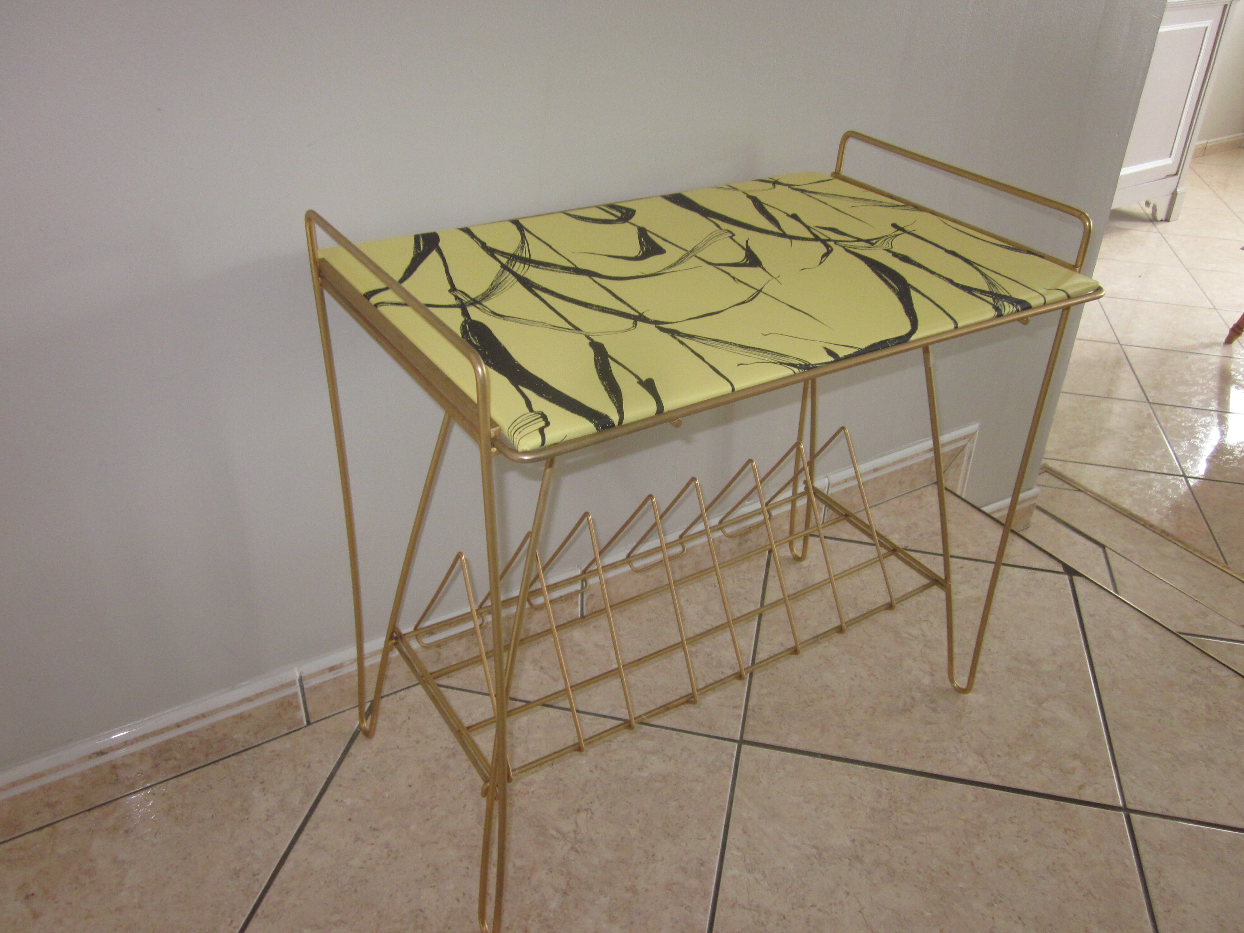 Table vinyls holder of the 50