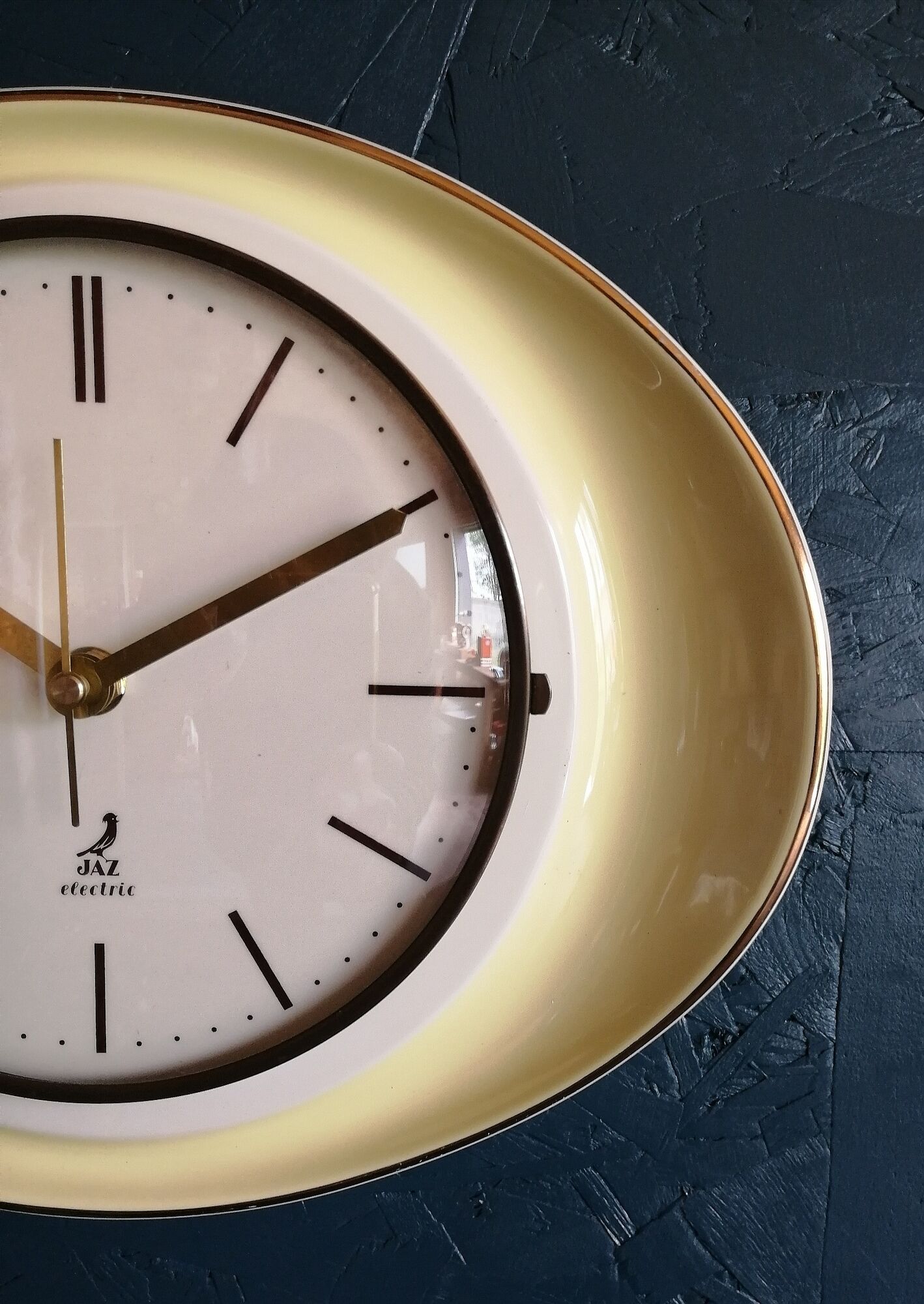 Vintage ceramic clock oval silent wall clock "Jaz yellow white gold"