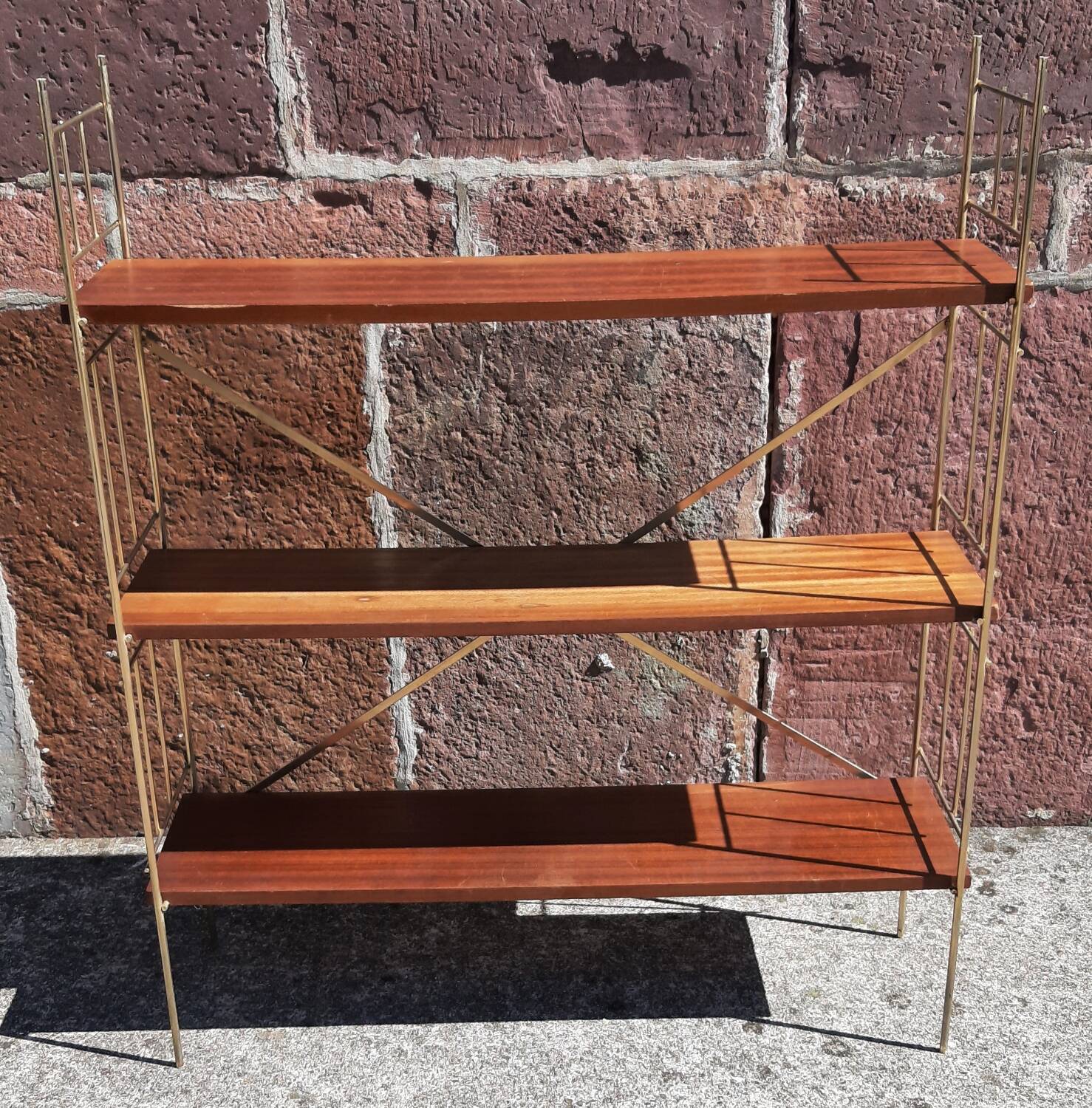 Etagère scandinave string, sur pied (ou mural) bois/ métal doré