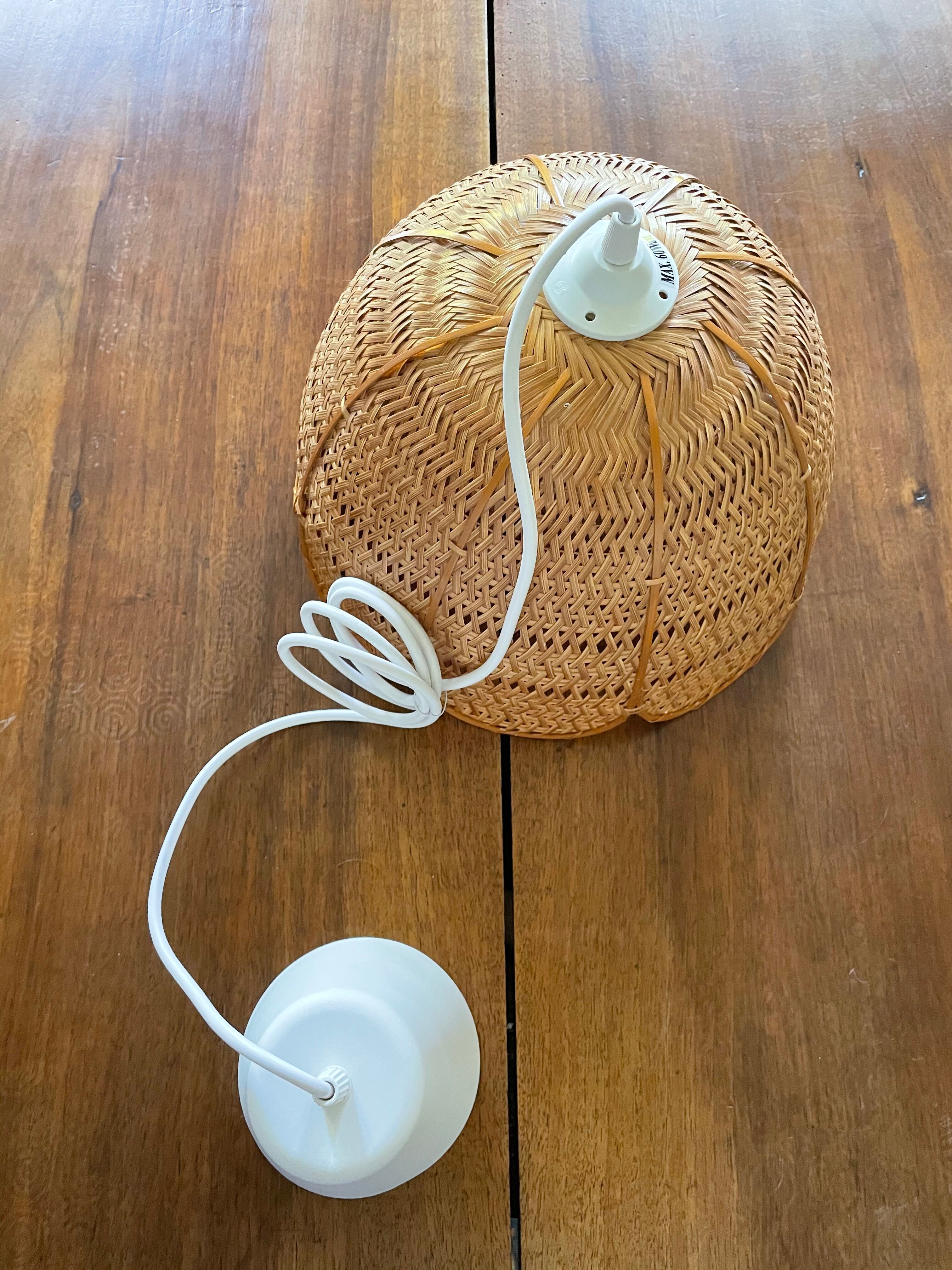 Hanging lamp wicker flower