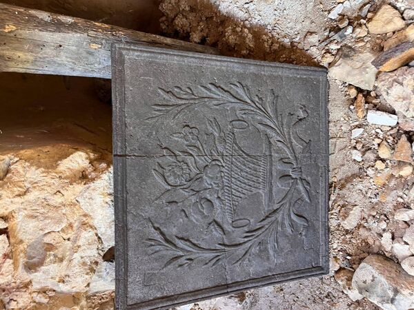 Plaque de cheminée comtoise