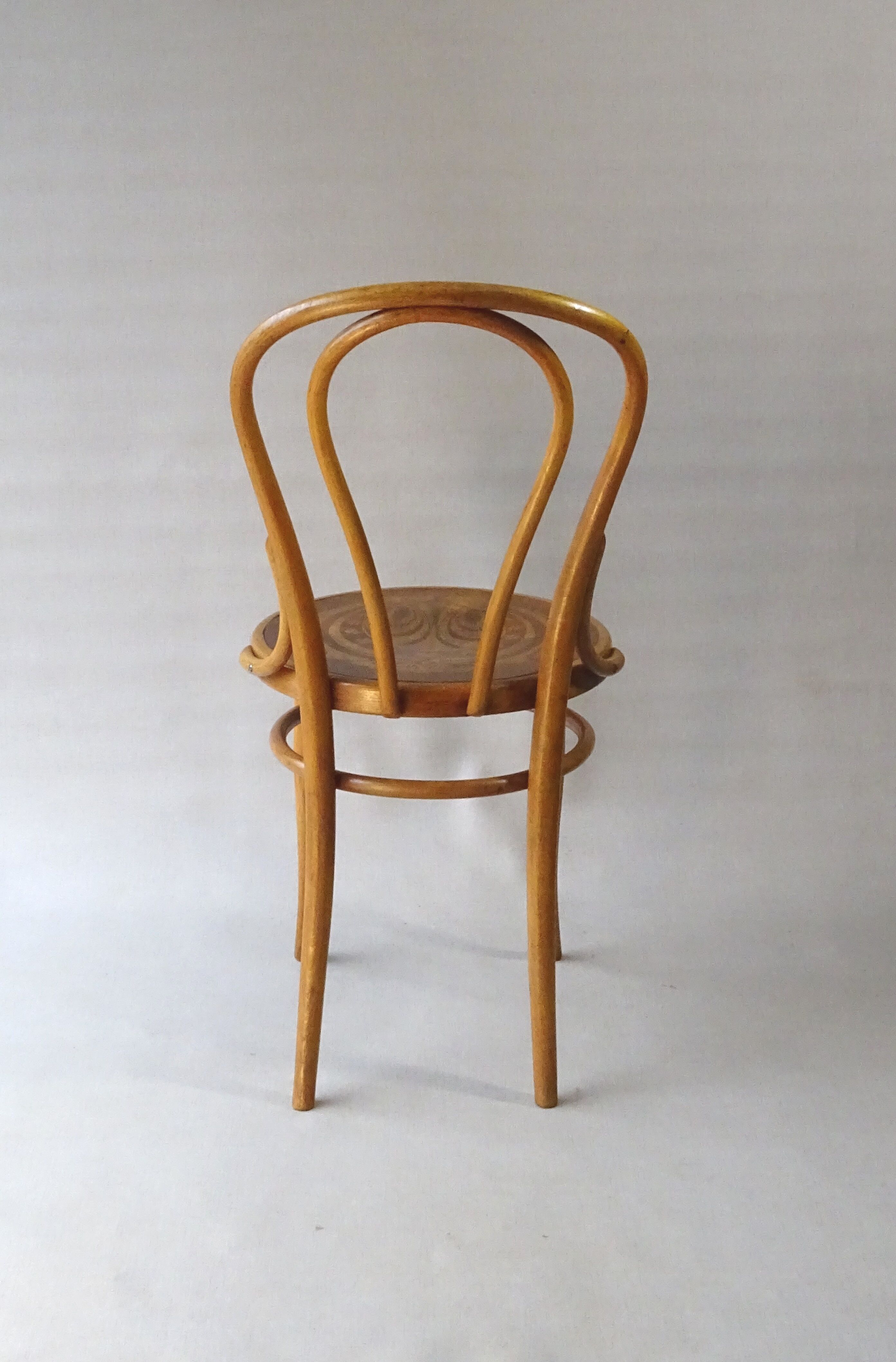 Vienna bistro chair N°18 wood-curved by KOHN, 1910 wooden seat,