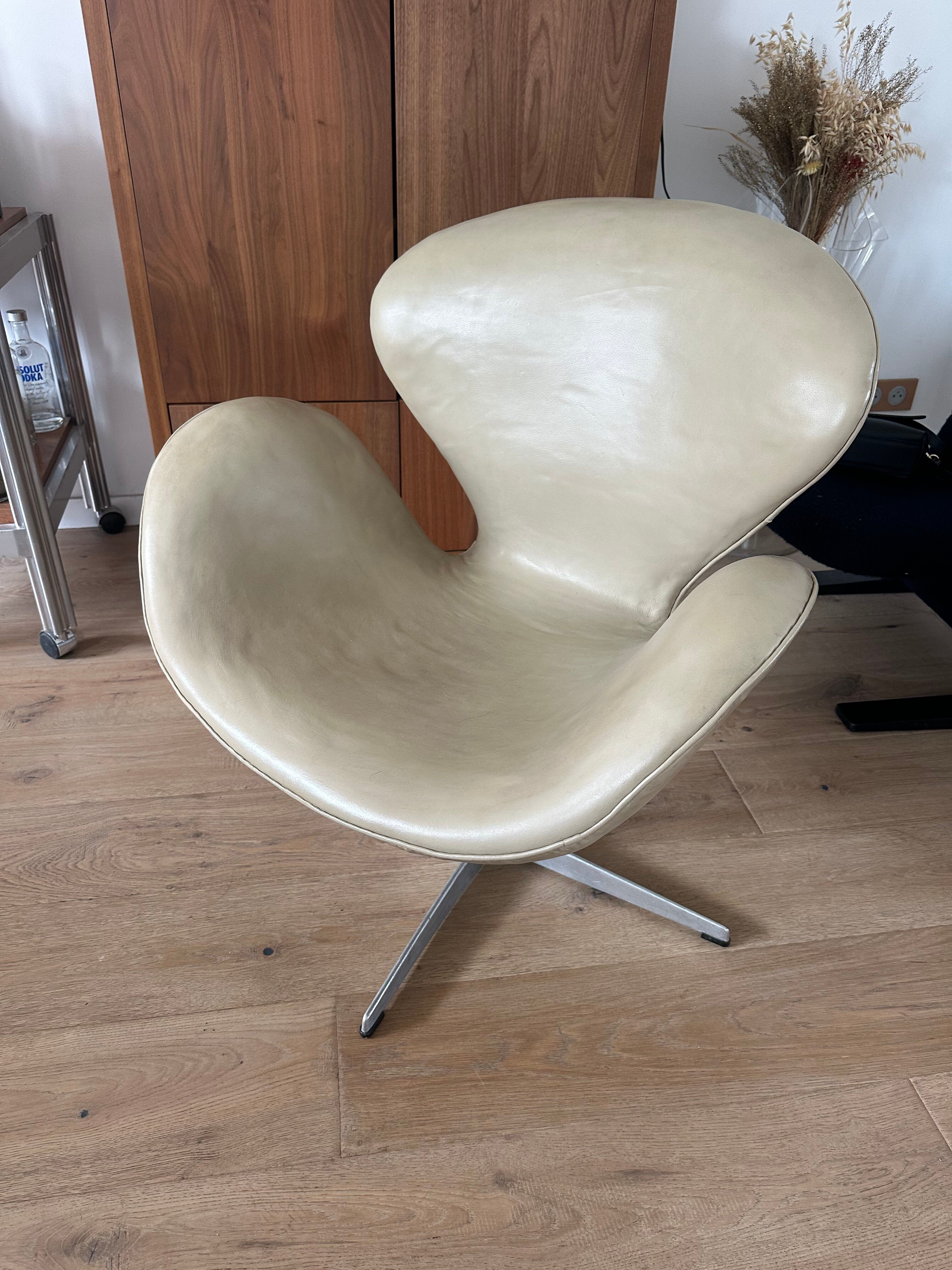 Swan Chair Arne Jacobsen first edition Fritz Hansen 1960s