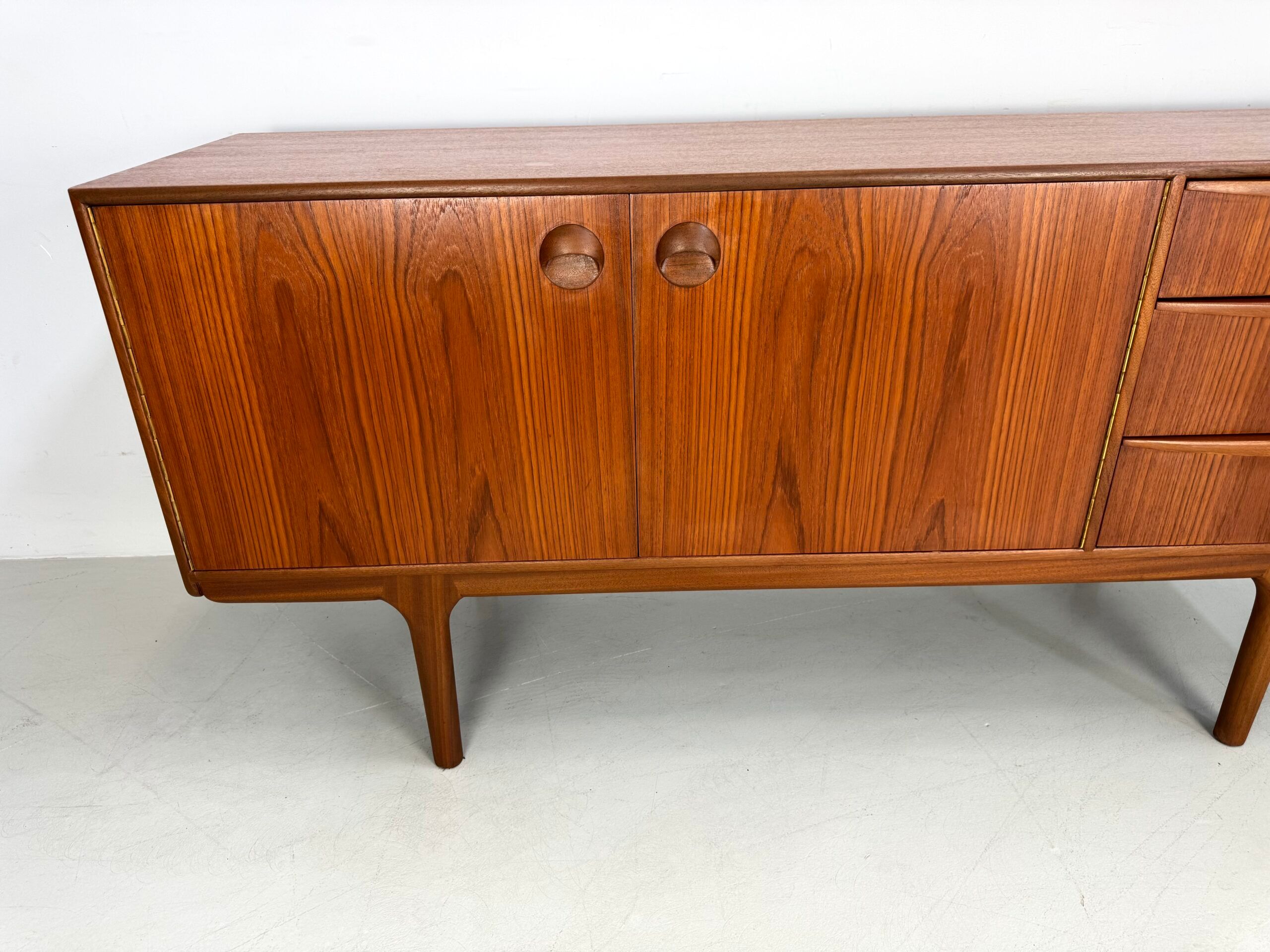 Vintage sideboard McIntosh "Torpedo"