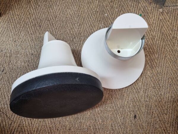 Tabouret tam tam dessus skaï noir de 1970