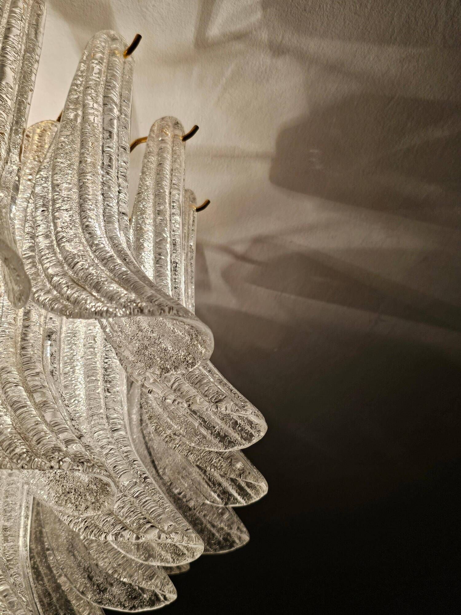 Grand petal chandelier Hollywood Regency in Murano glass from 1960.