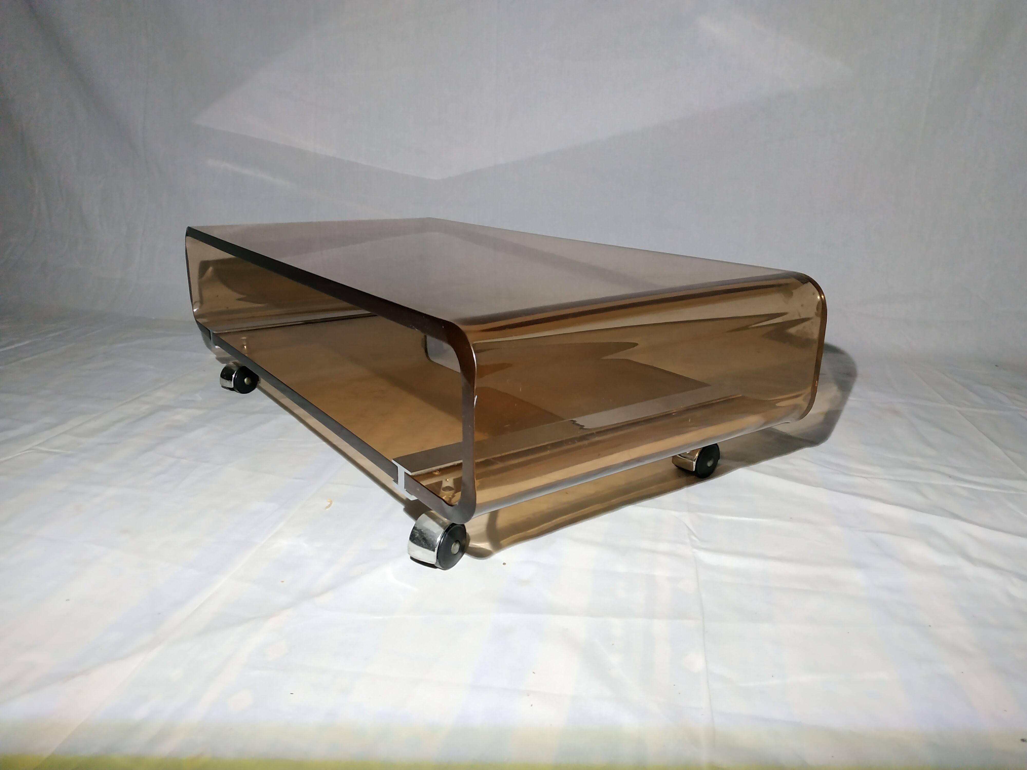 Vintage coffee table in plexiglas 1970