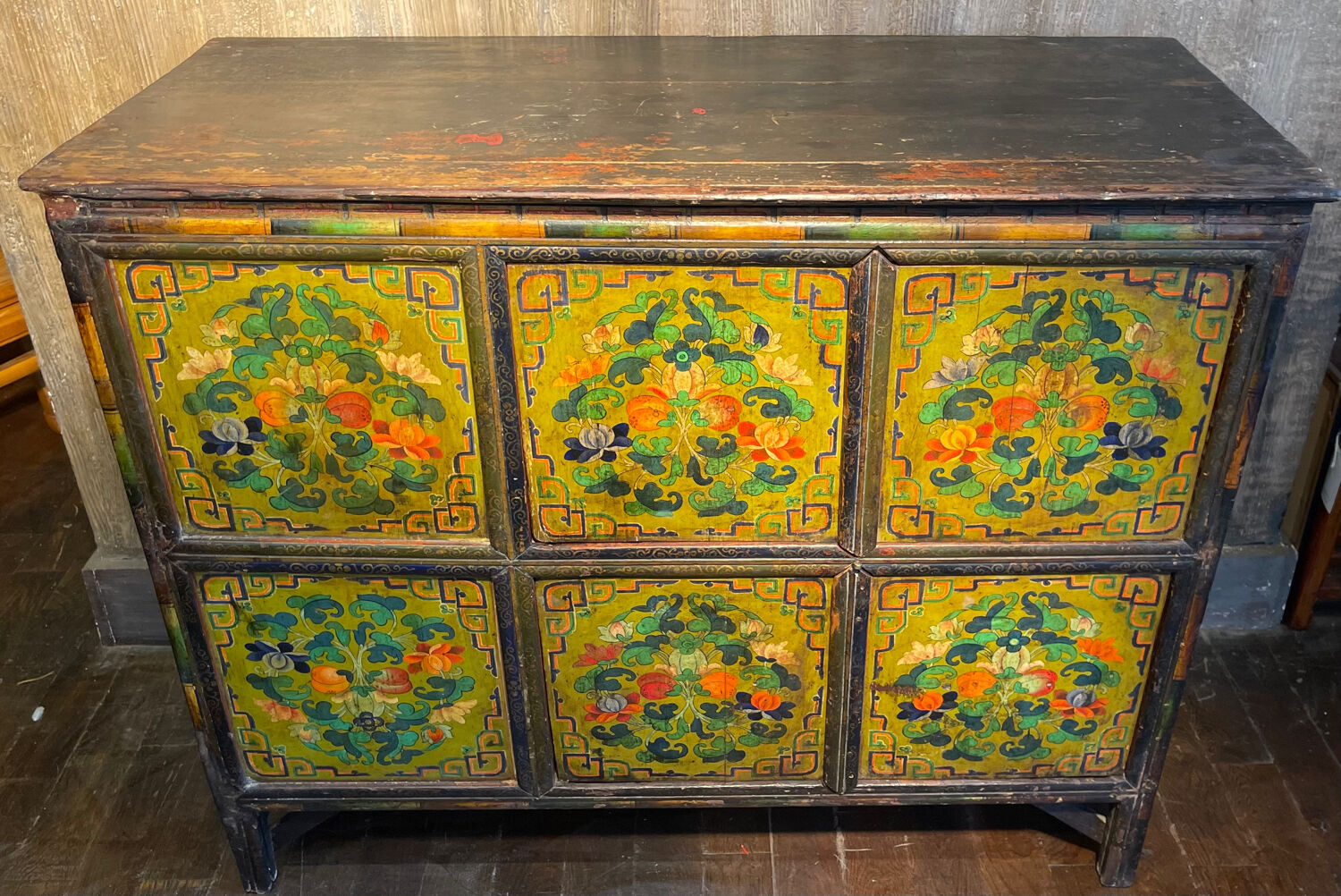 Buffet tibétain 4 portes.