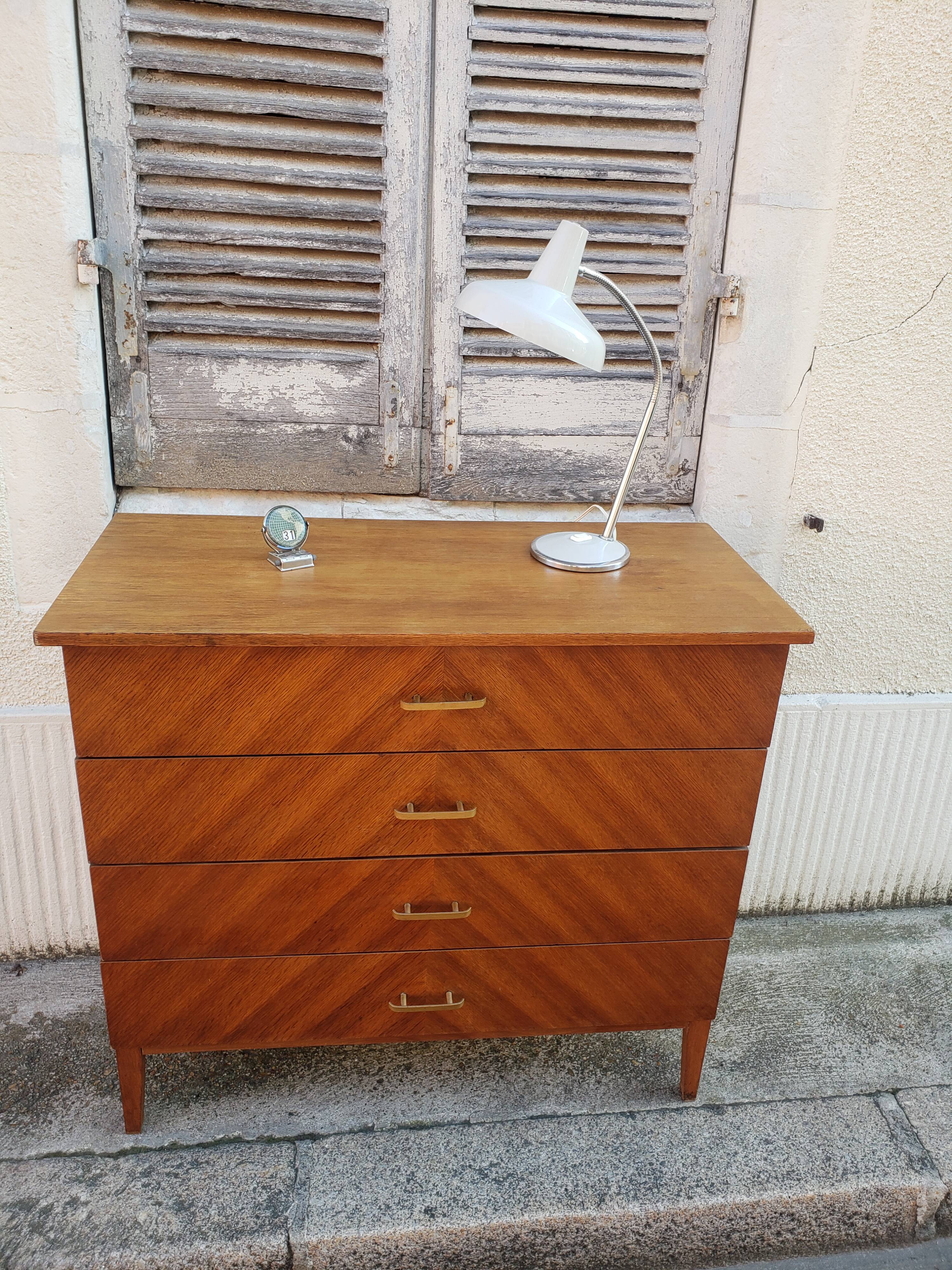 Commode vintage design chevrons