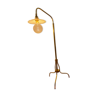 Lamppost with opaline lampshade