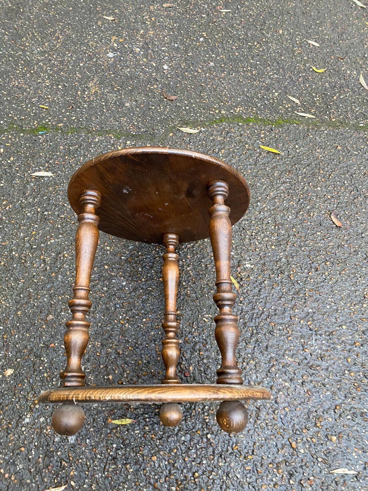 Small round vintage shelf in solid oak, circa 1900