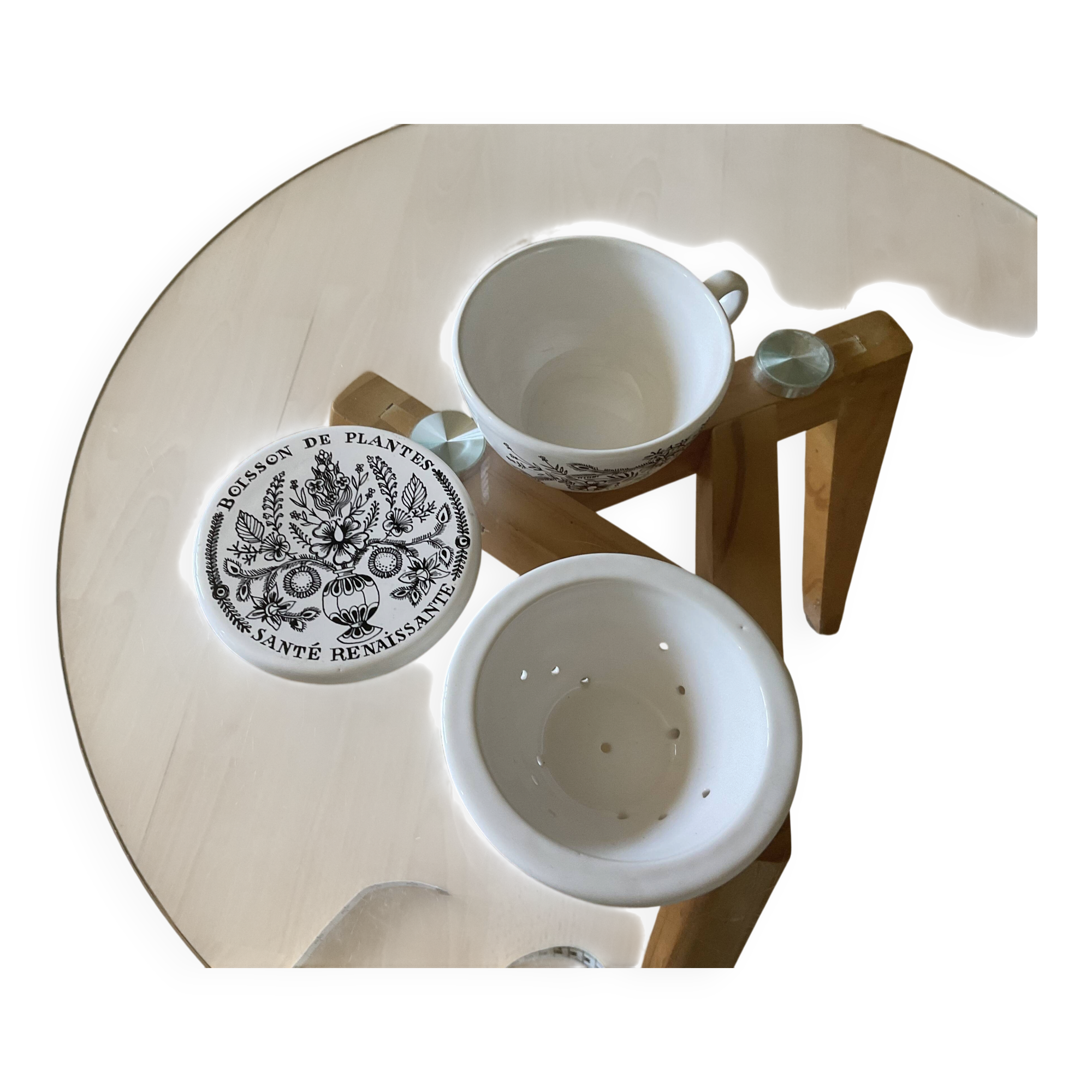 Ceramic mug with infuser