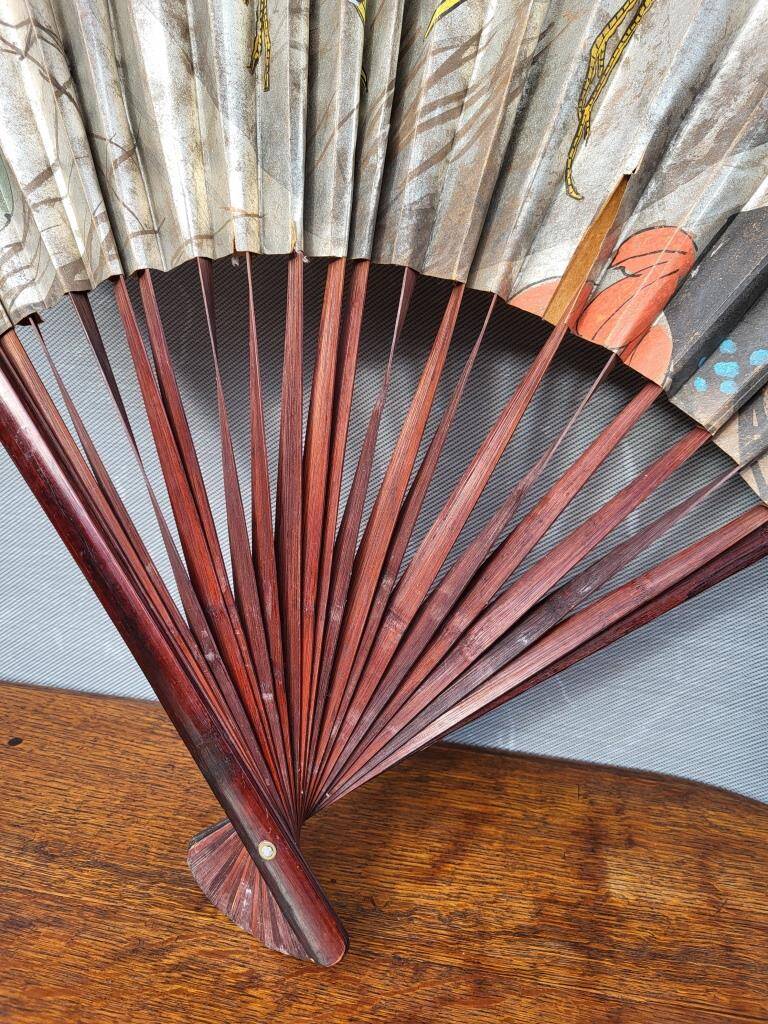 Grand éventail Art Déco grues et Amour en cage