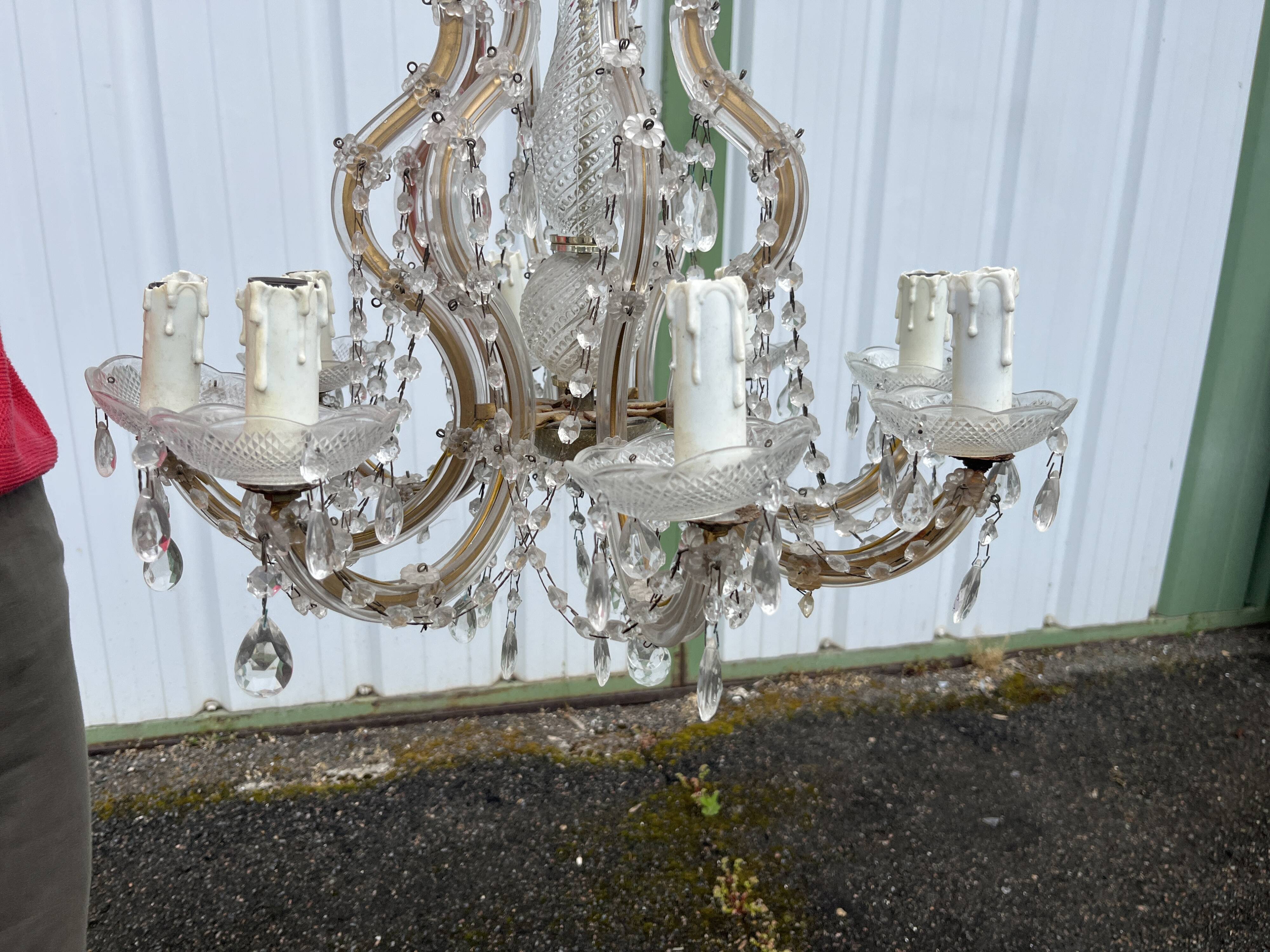 Antique crystal chandelier with 8 lights and drop pendants -