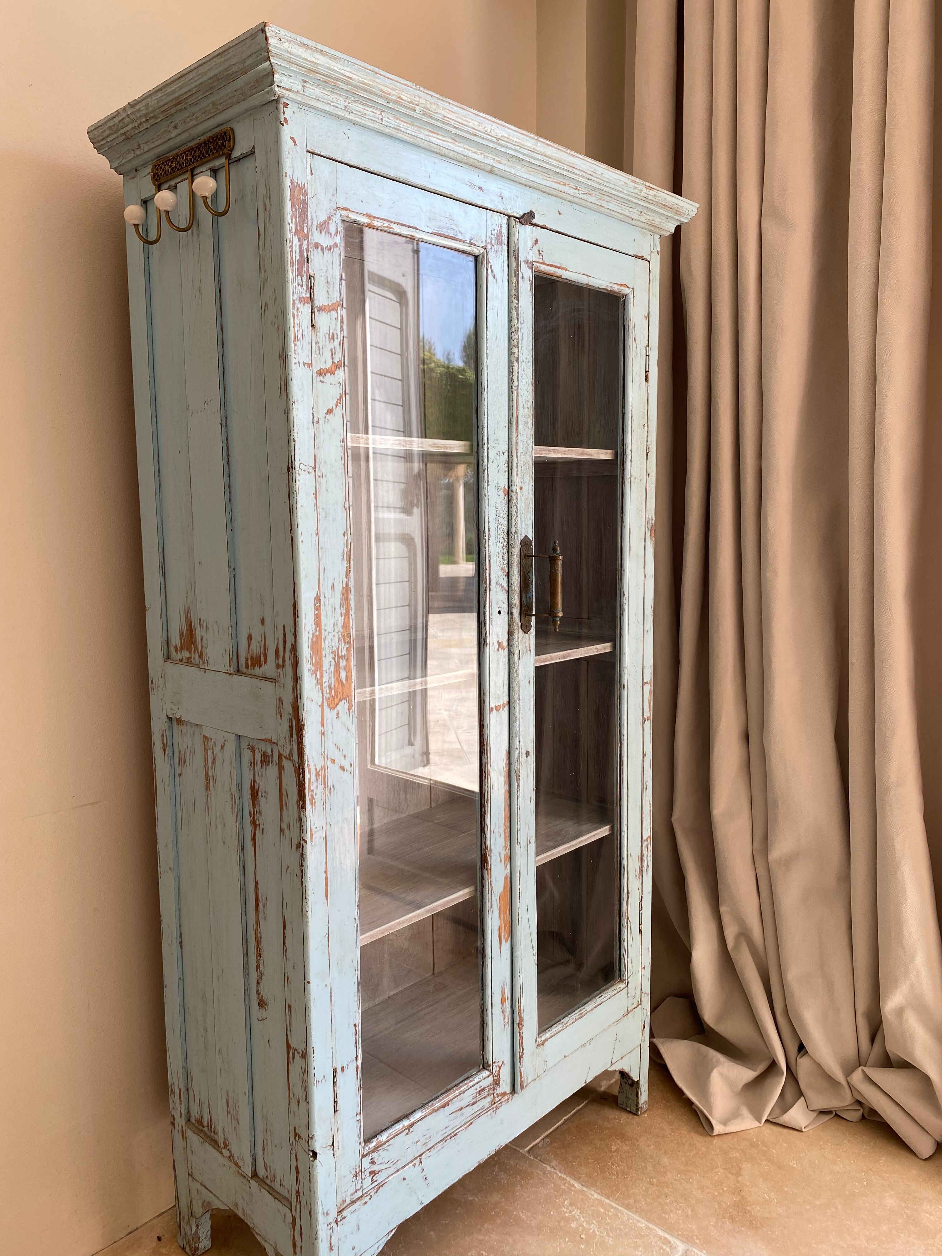 2-door painted glass window