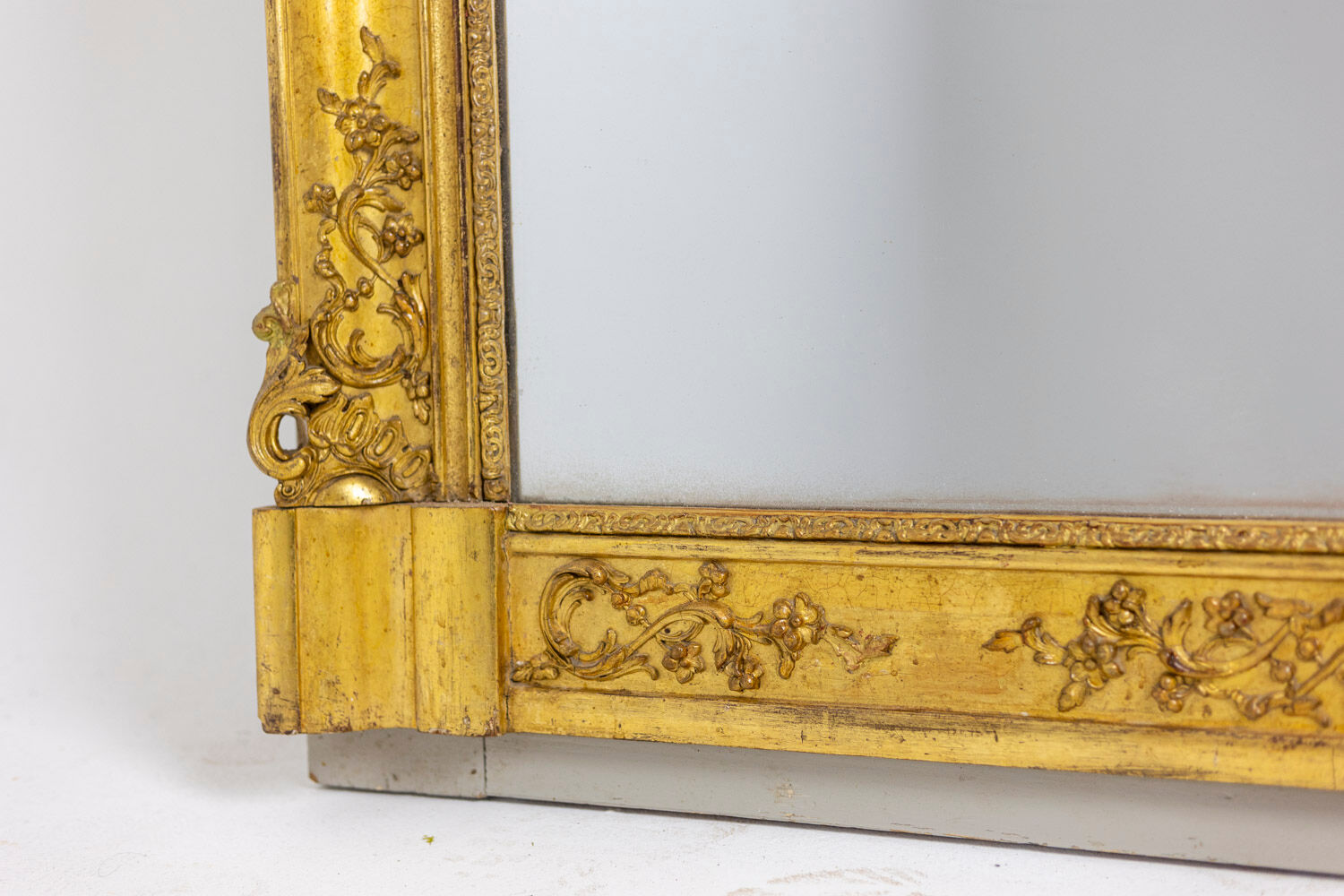 Regency style Trumeau in wood and gilded stucco, nineteenth century