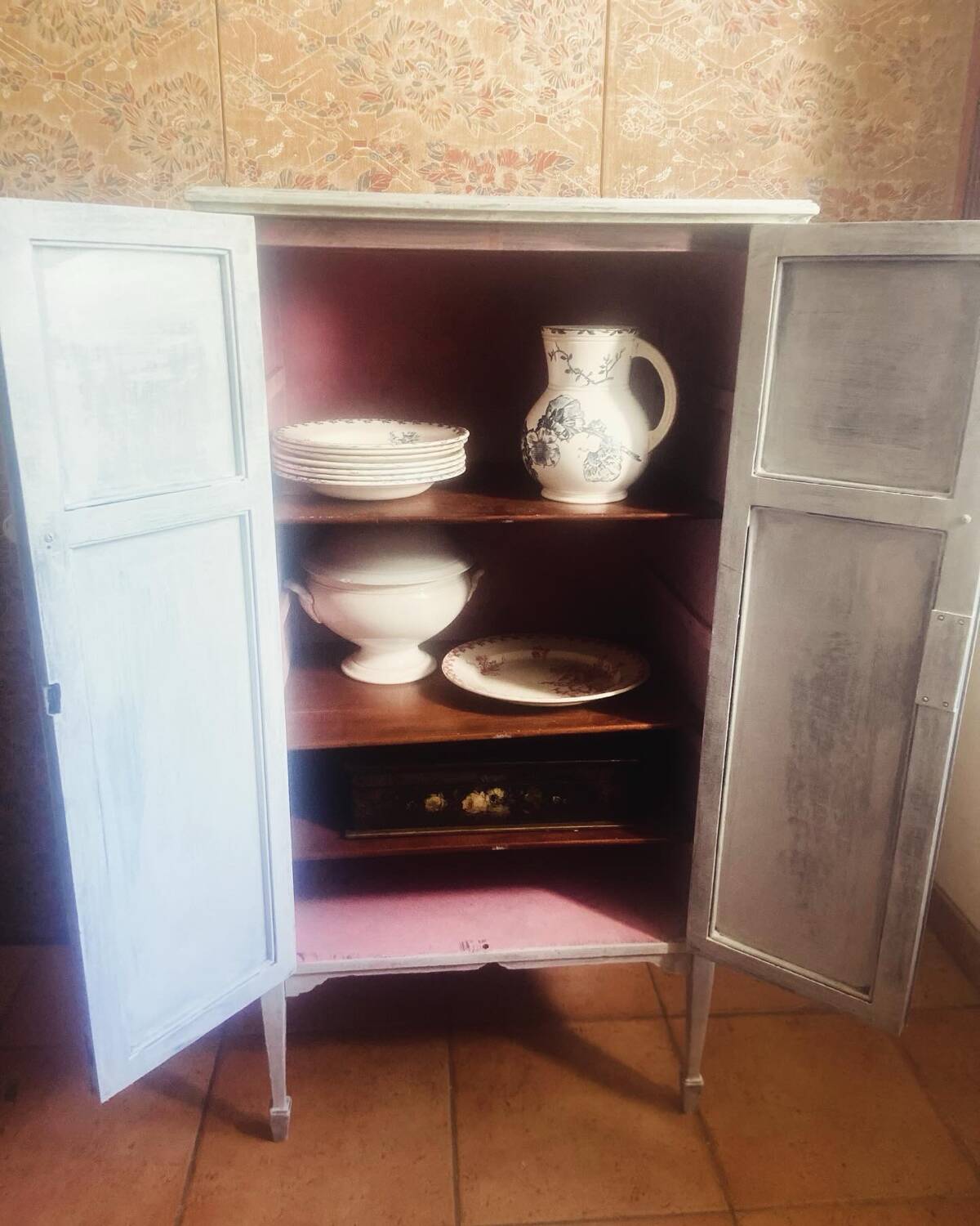 Small wardrobe 1900