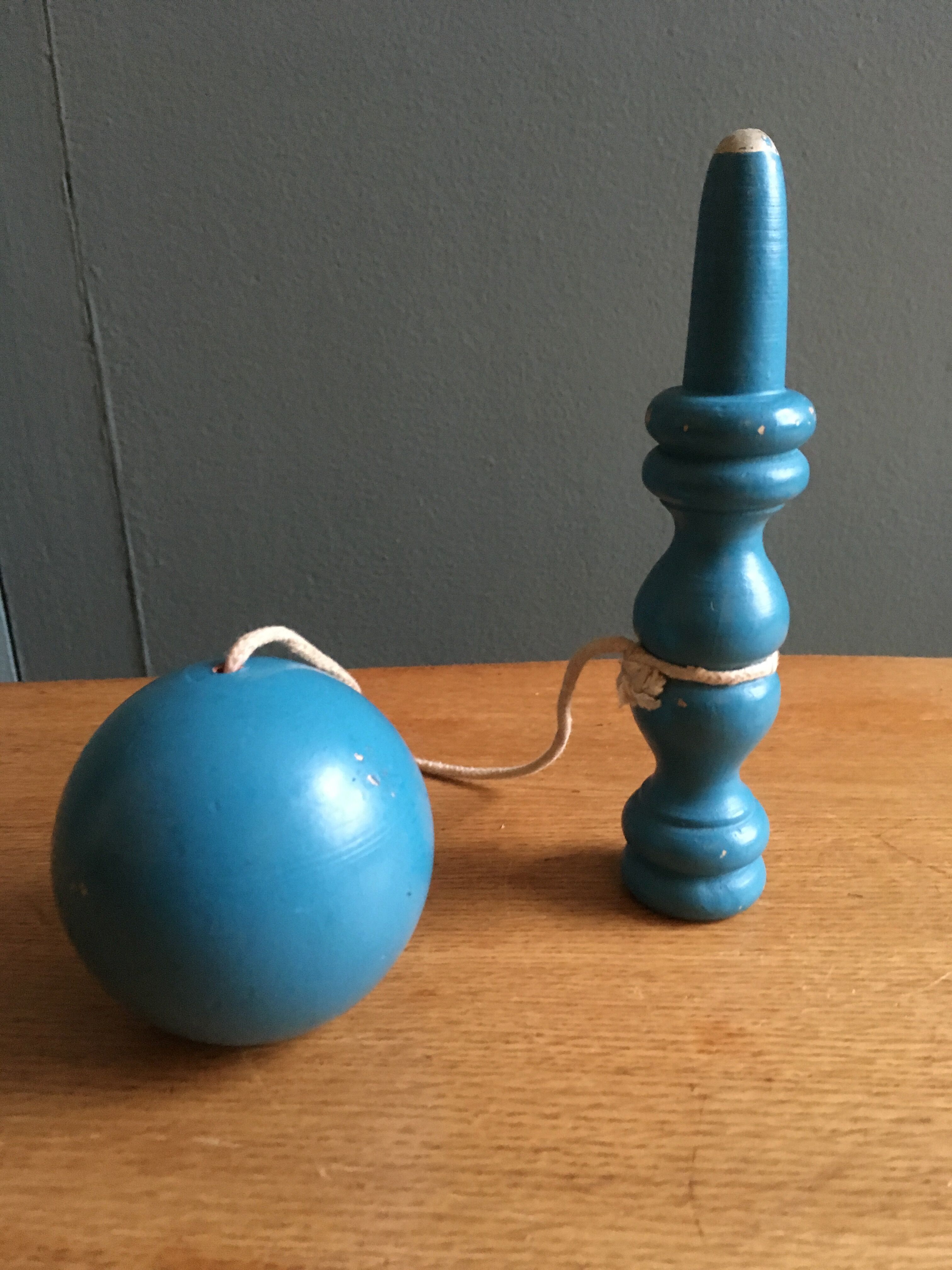 Turquoise blue former Bilboquet
