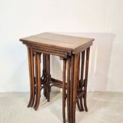 Ensemble de 4 tables gigognes en bois cintré Thonet