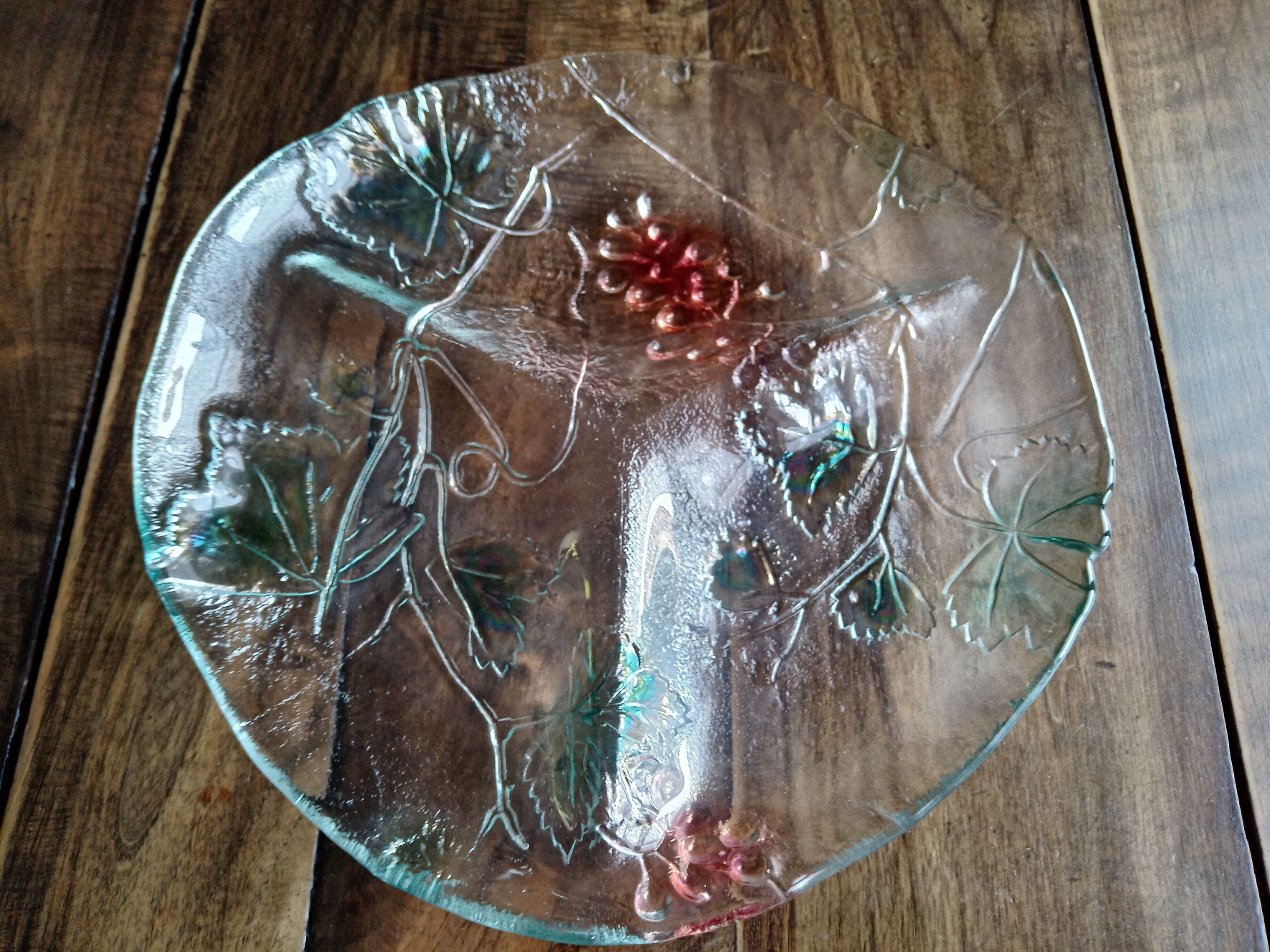 Plat rond vintage 3 compartiments en verre opaque décor coloré raisins et feuilles de vigne