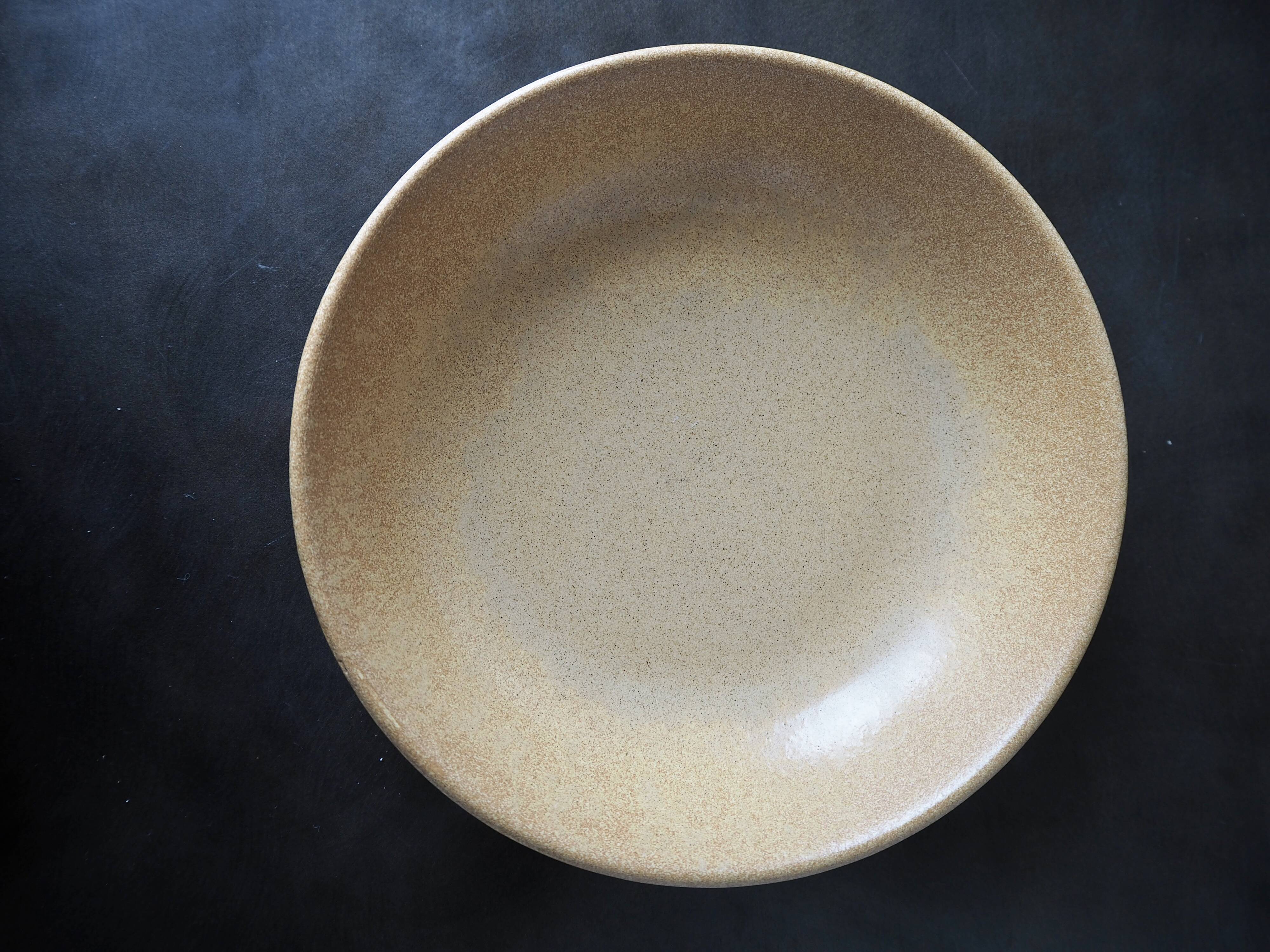 Set of 5 hollow ceramic plates sandstone effect