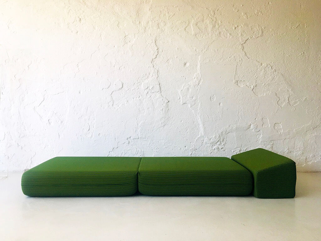 Chauffeuse-lit en métal chromé, années 1970