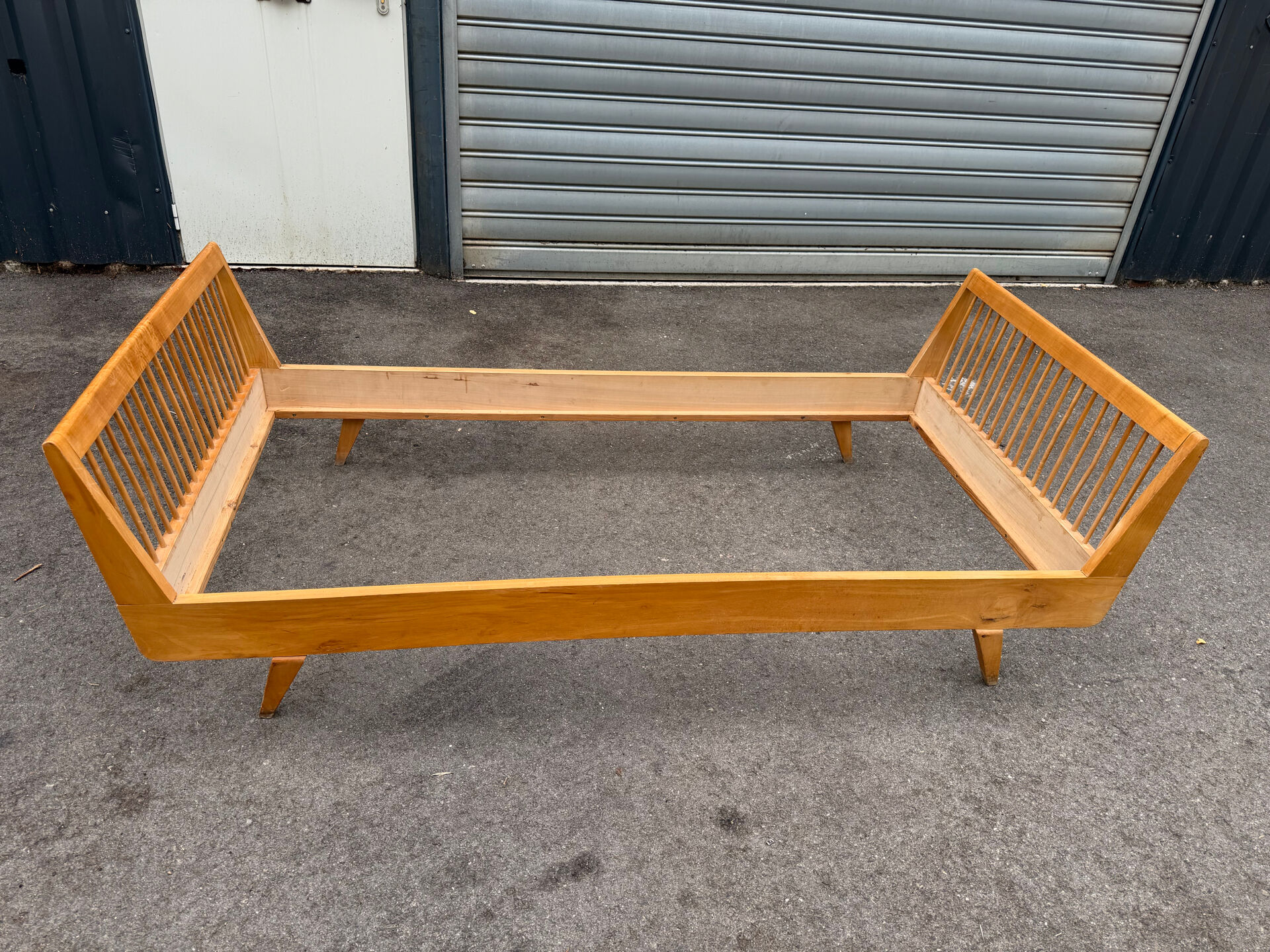 Banquette / lit de repos vintage en bois