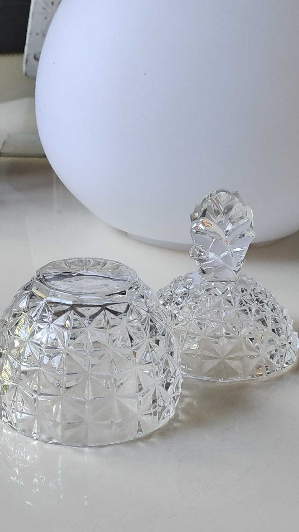 Sugar box in molded crystal