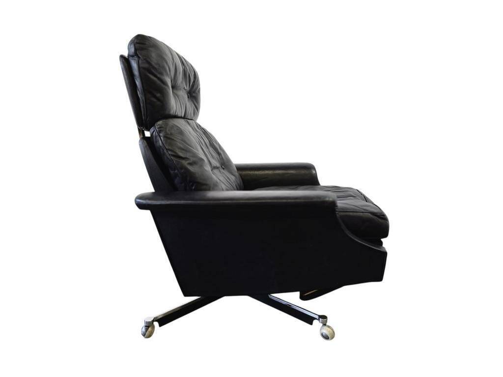 Vintage black leather armchair / lounge chair / relax seat