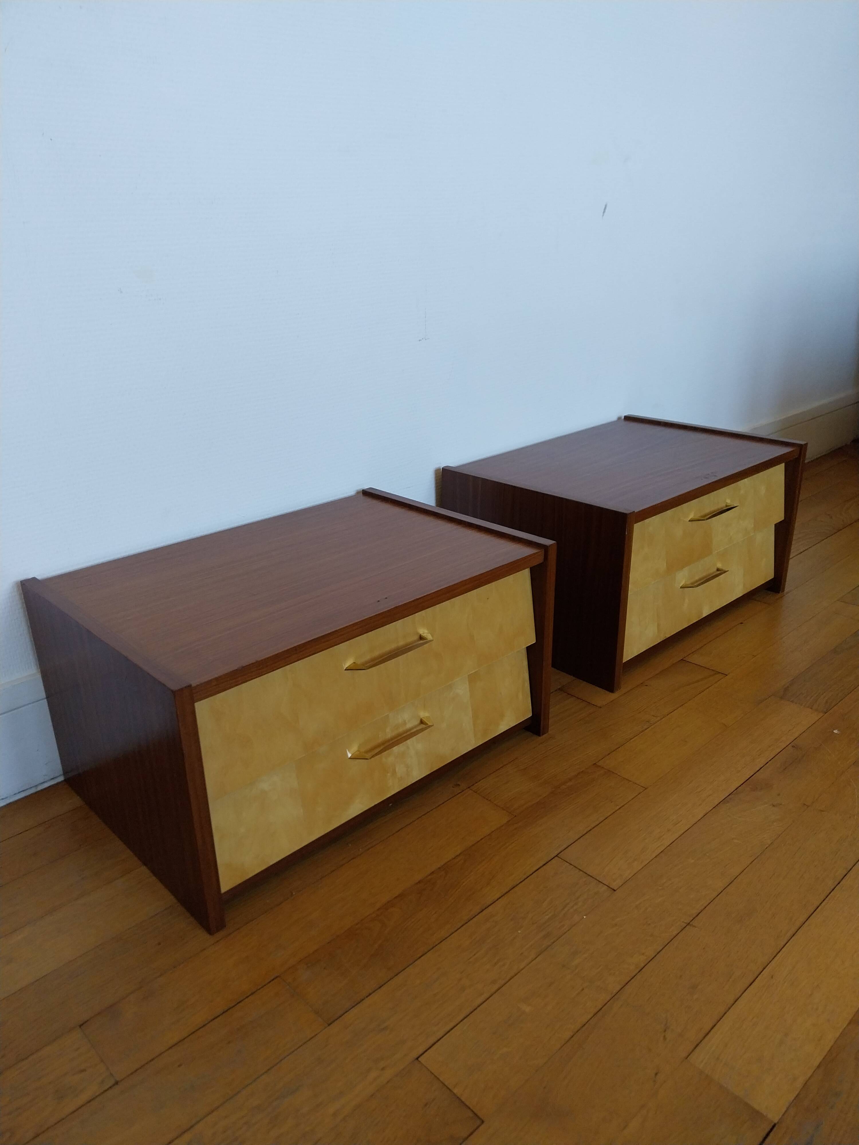 Paire de tables de chevet suspendues style scandinave