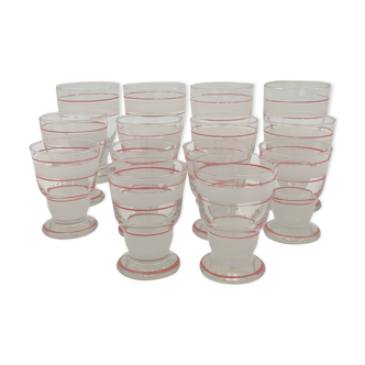 Service of 14 vintage glasses, 3 different sizes, white and red decorations - 1950s