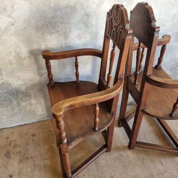 Chaises caquetoire