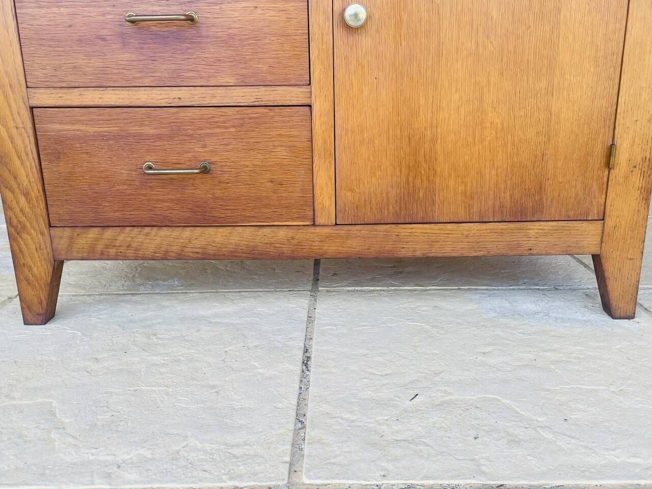 Vintage oak storage unit with drawers from the 50s/60s.