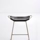 Tabouret de bar sculptural organique contemporain en argent vieux et cuir noir