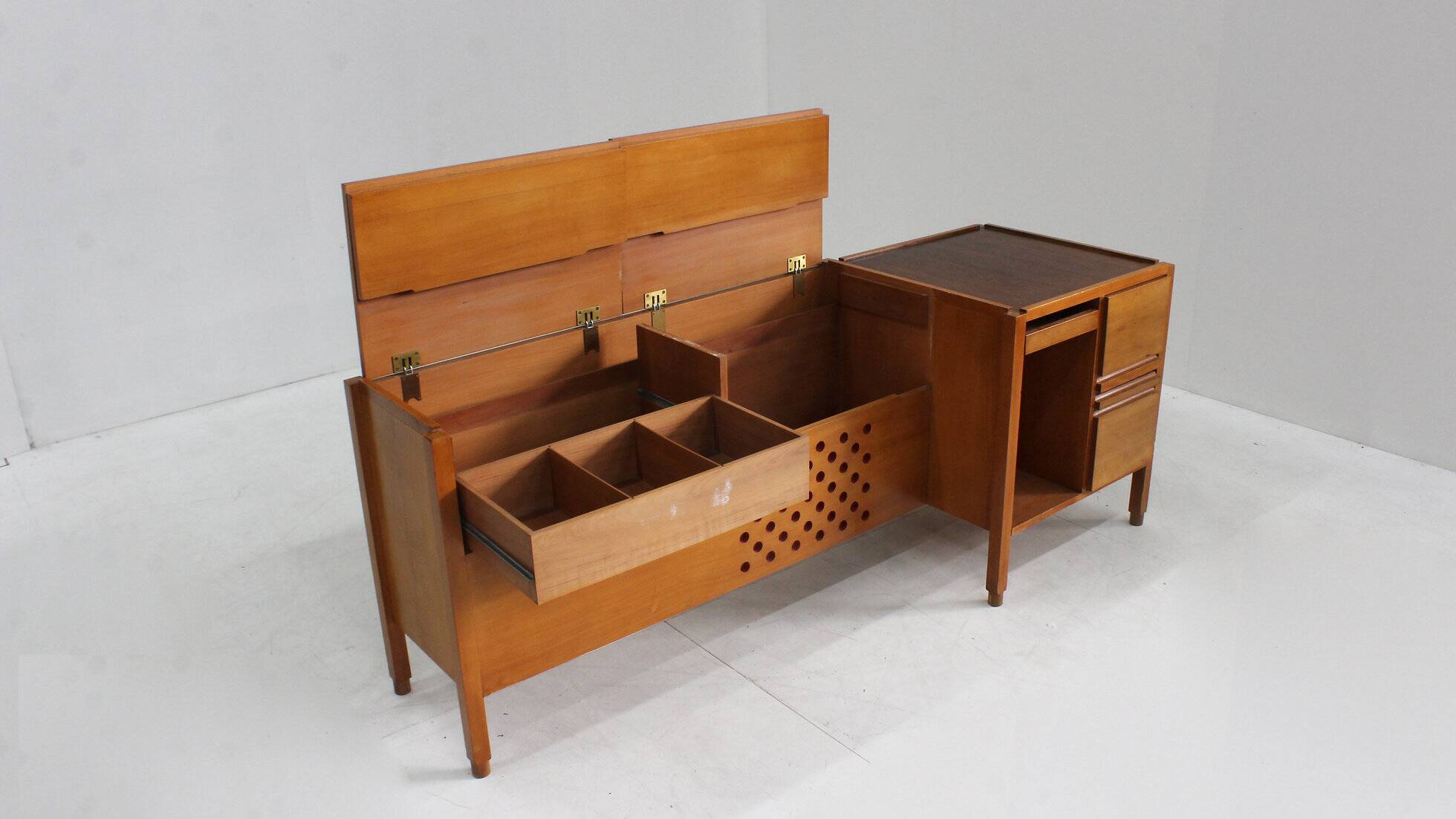 Vintage sideboard 1960s Italy attributed to Carlo Scarpa Anfodillo execution