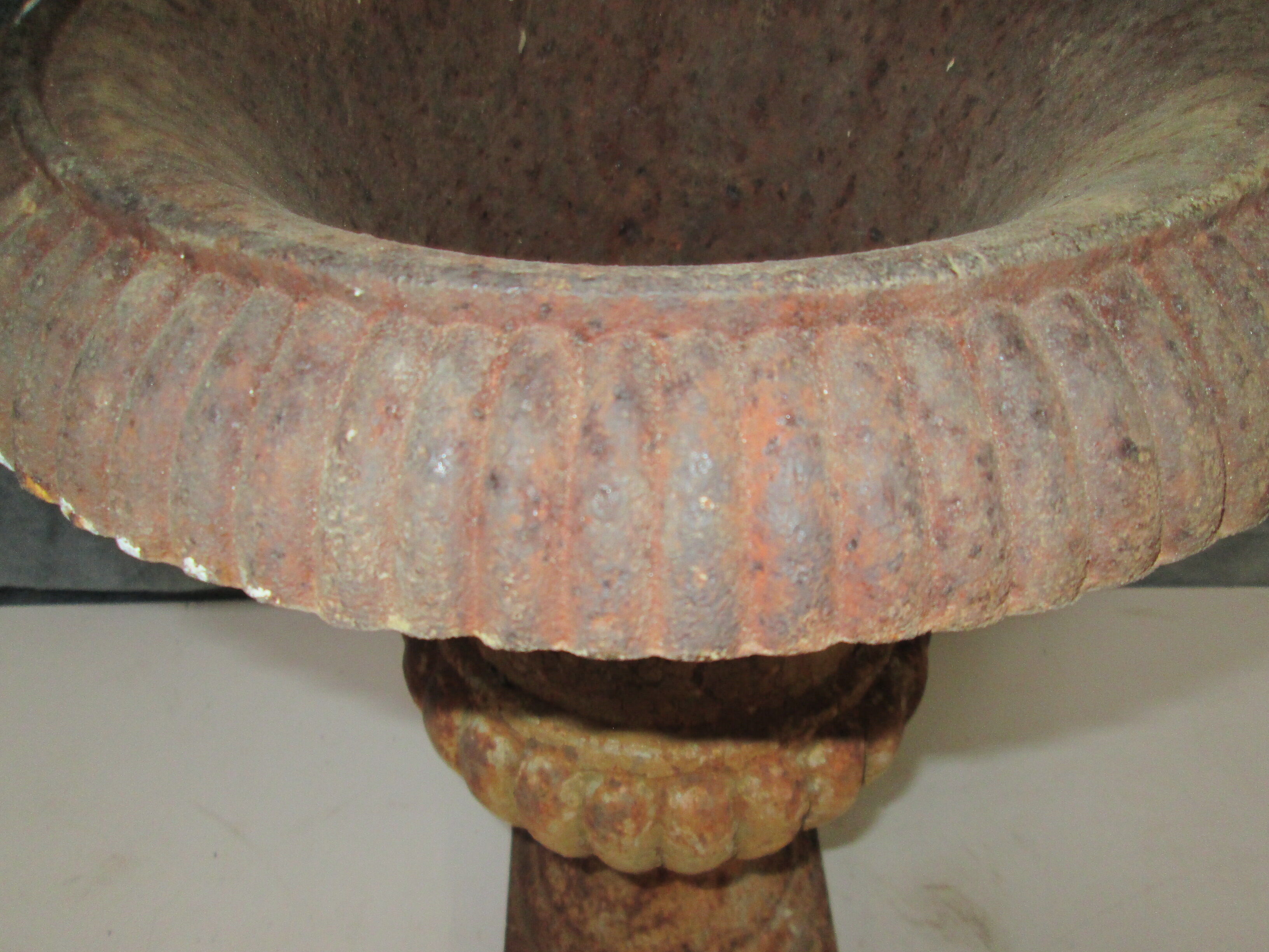 Cast iron of the nineteenth "Medici" vase