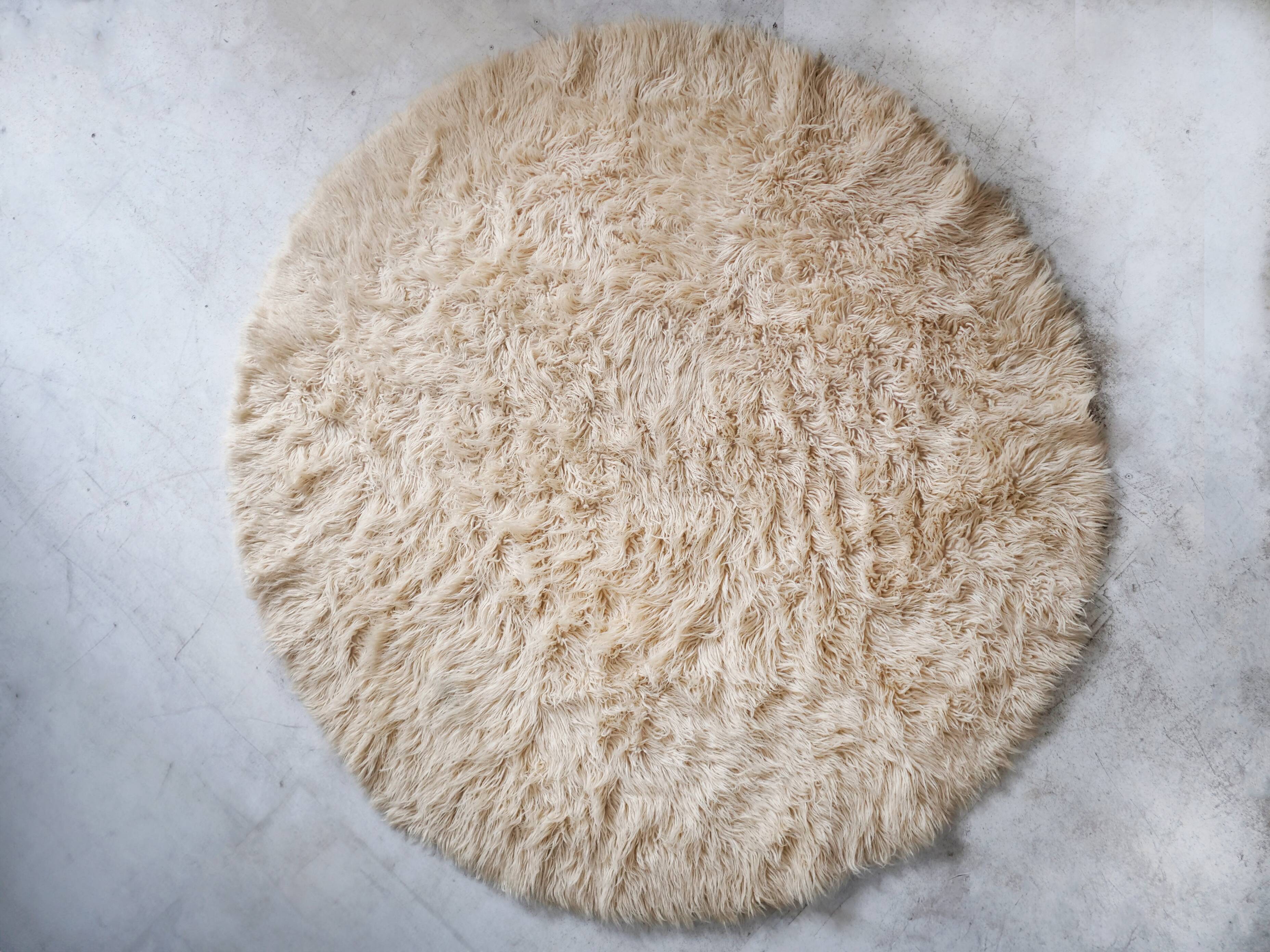 Vintage ecru natural wool round rug