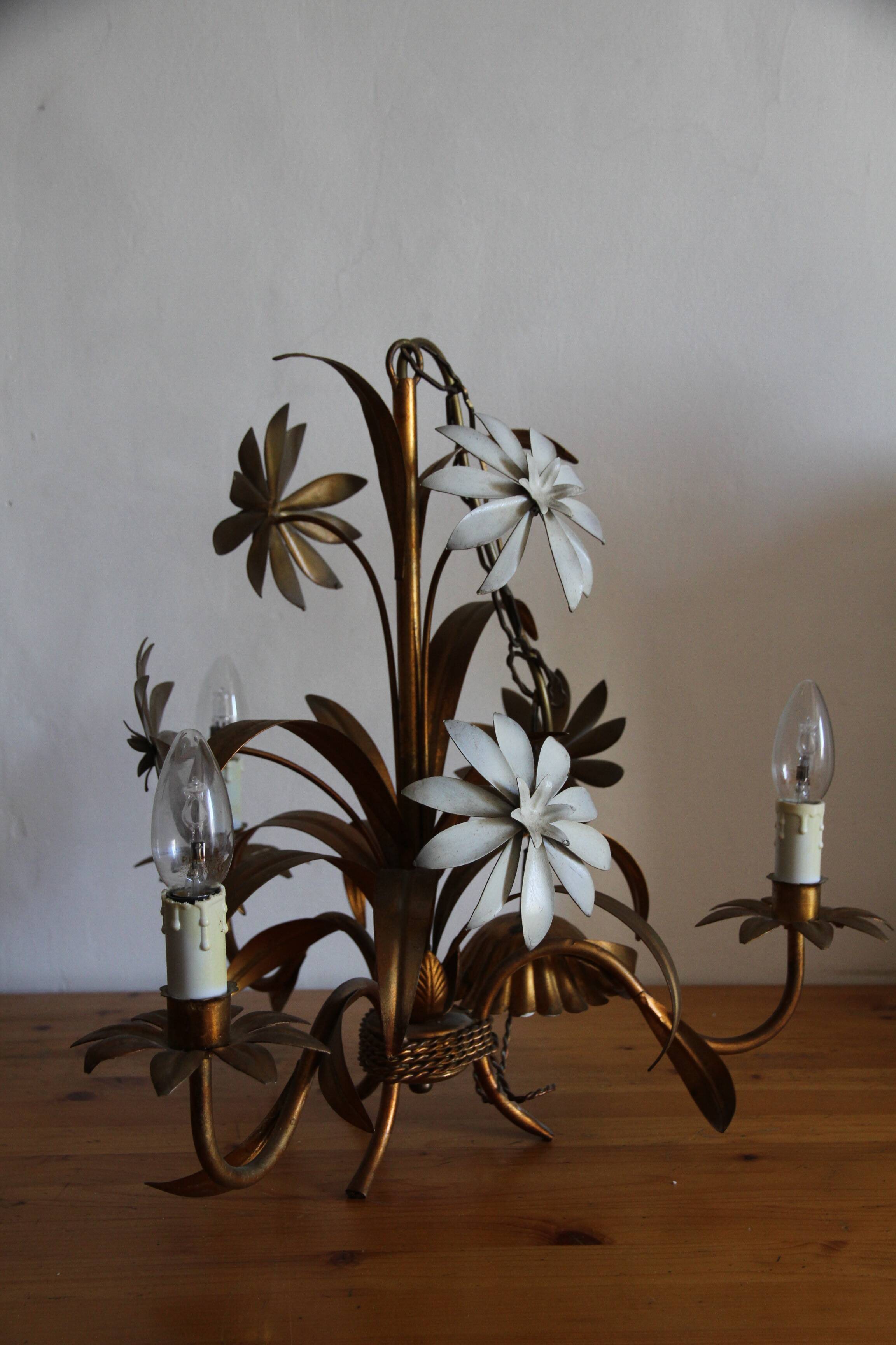 3-light flower bouquet chandelier in gilded bronze painted metal