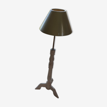 Floor lamp painted in wood and metal.