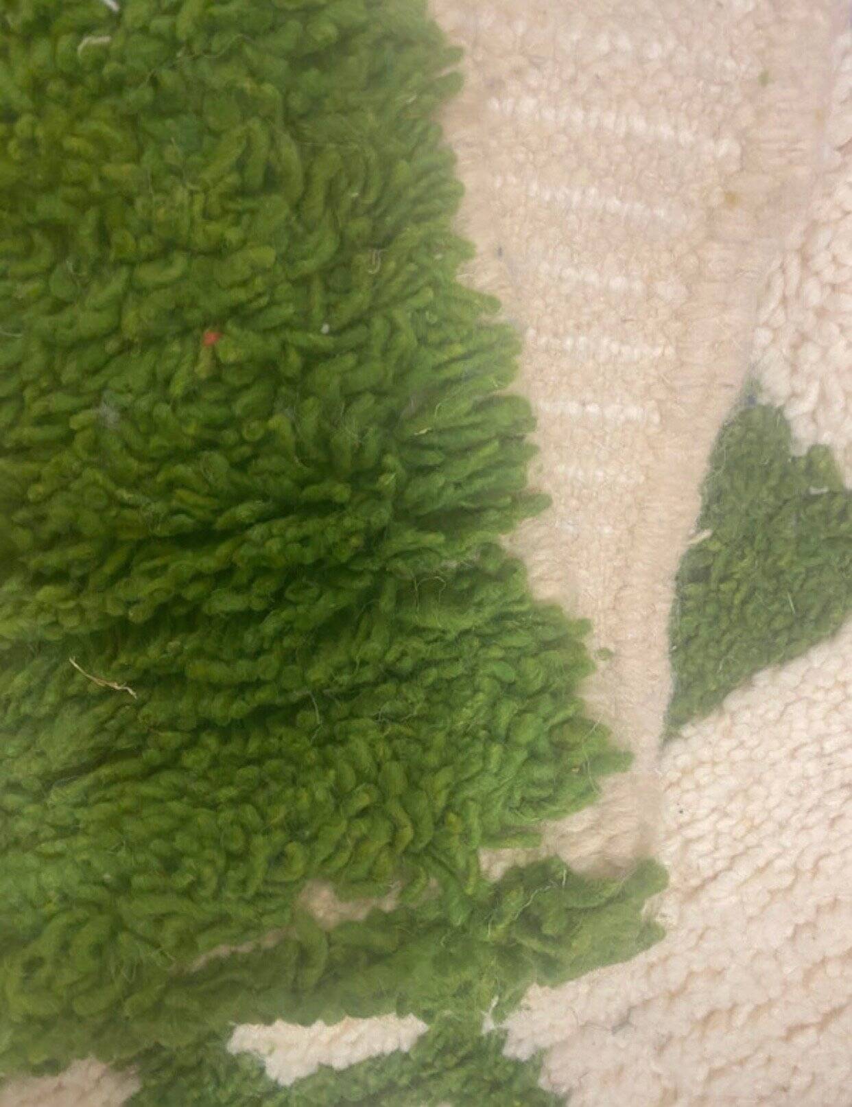 Green fir Berber rug and ecru – Authentic and original artisanal style