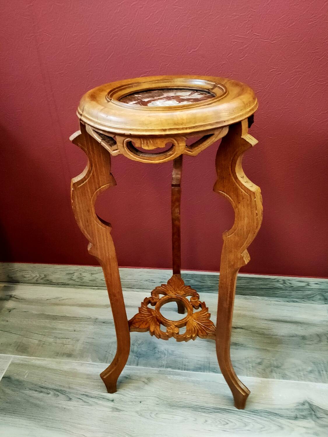 Antique stool in beech and marble