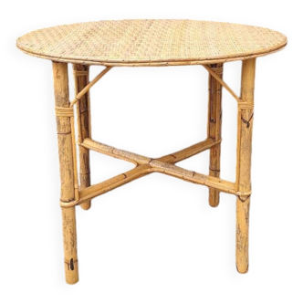 Round rattan table