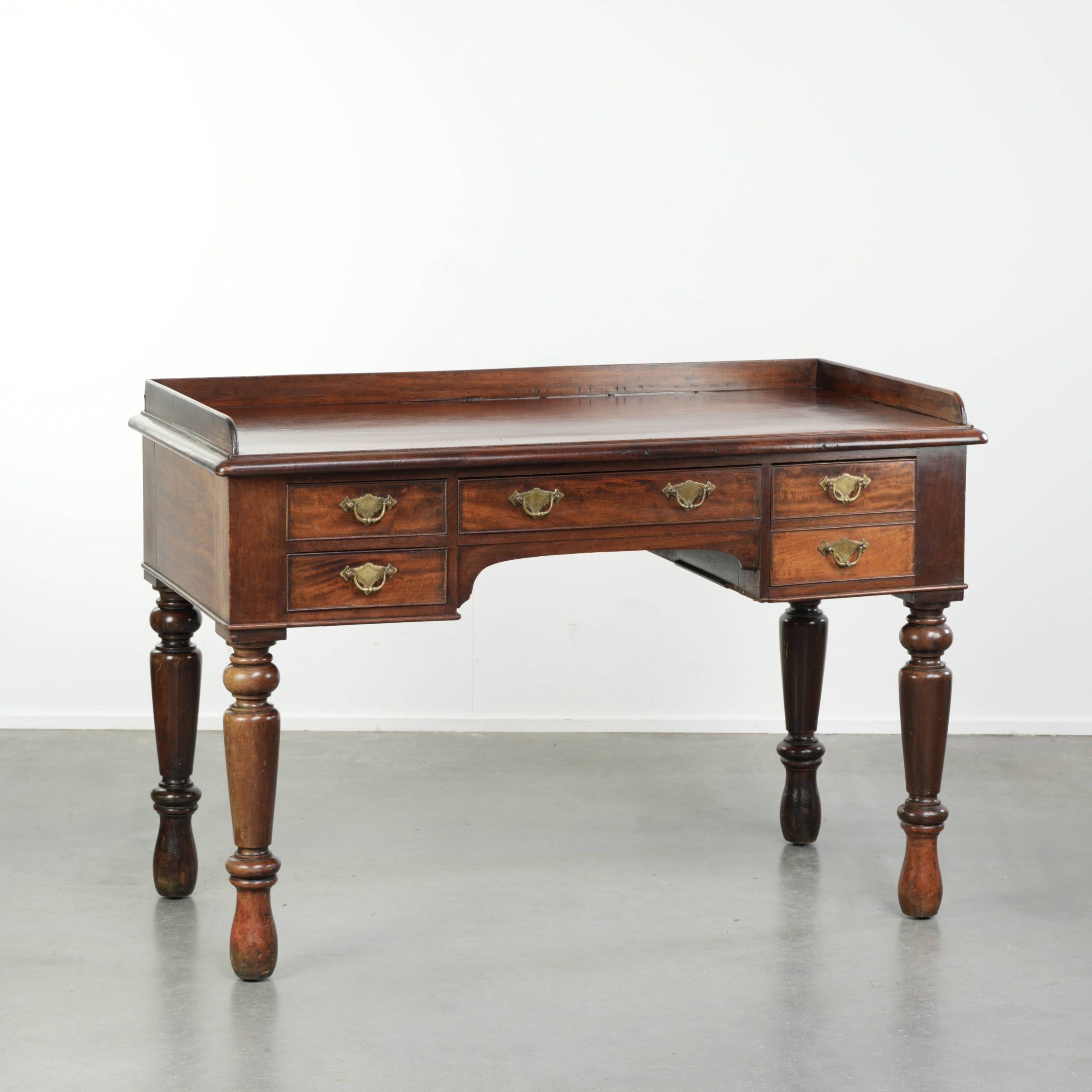 Elegant antique English desk / writing table from the mid-19th century