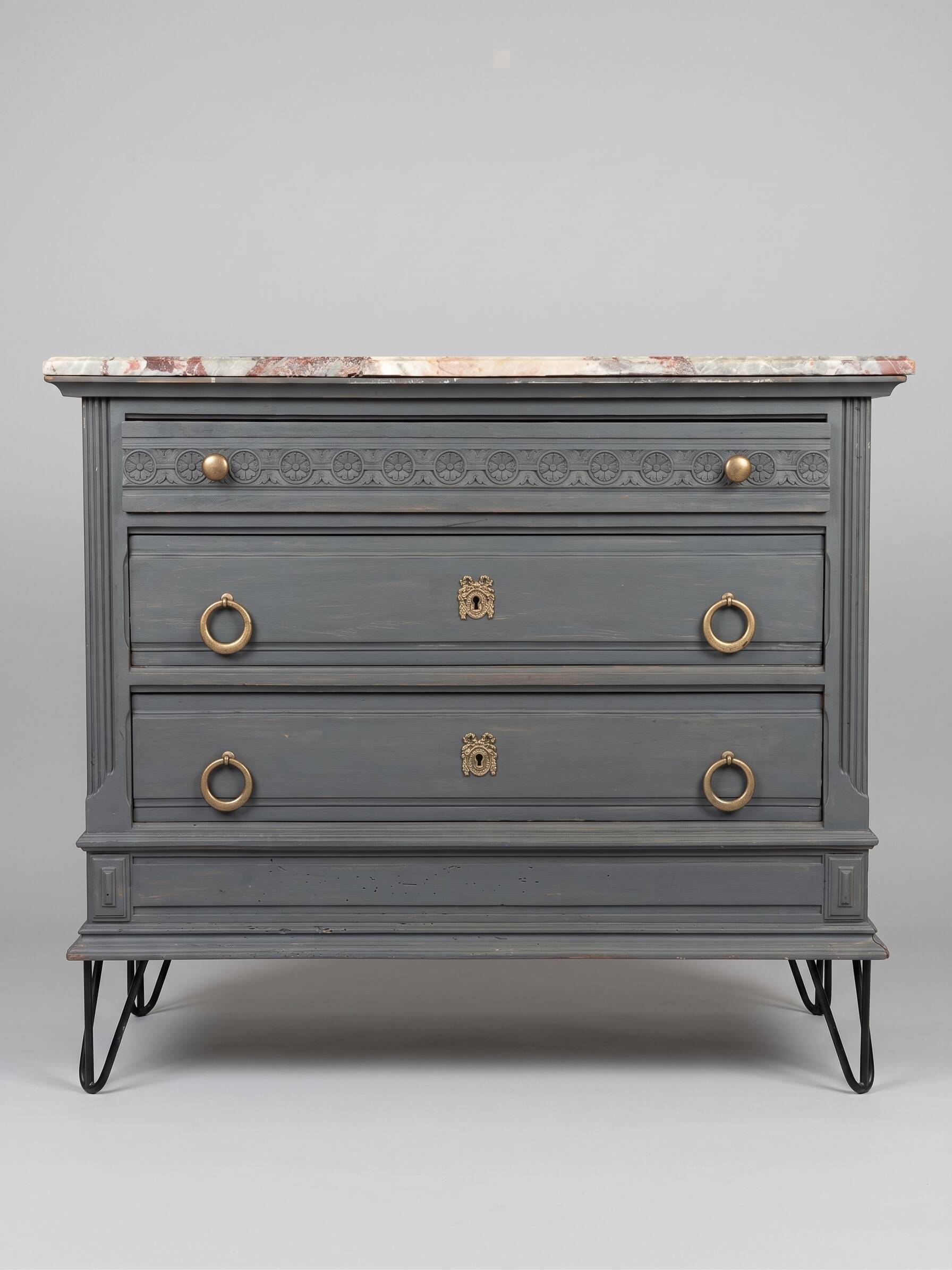 Commode ancienne rénovée avec goût