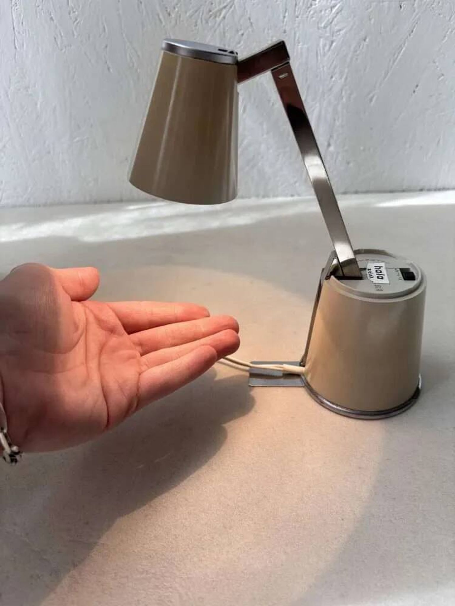 Lampe vintage Hala Lampette beige années 70