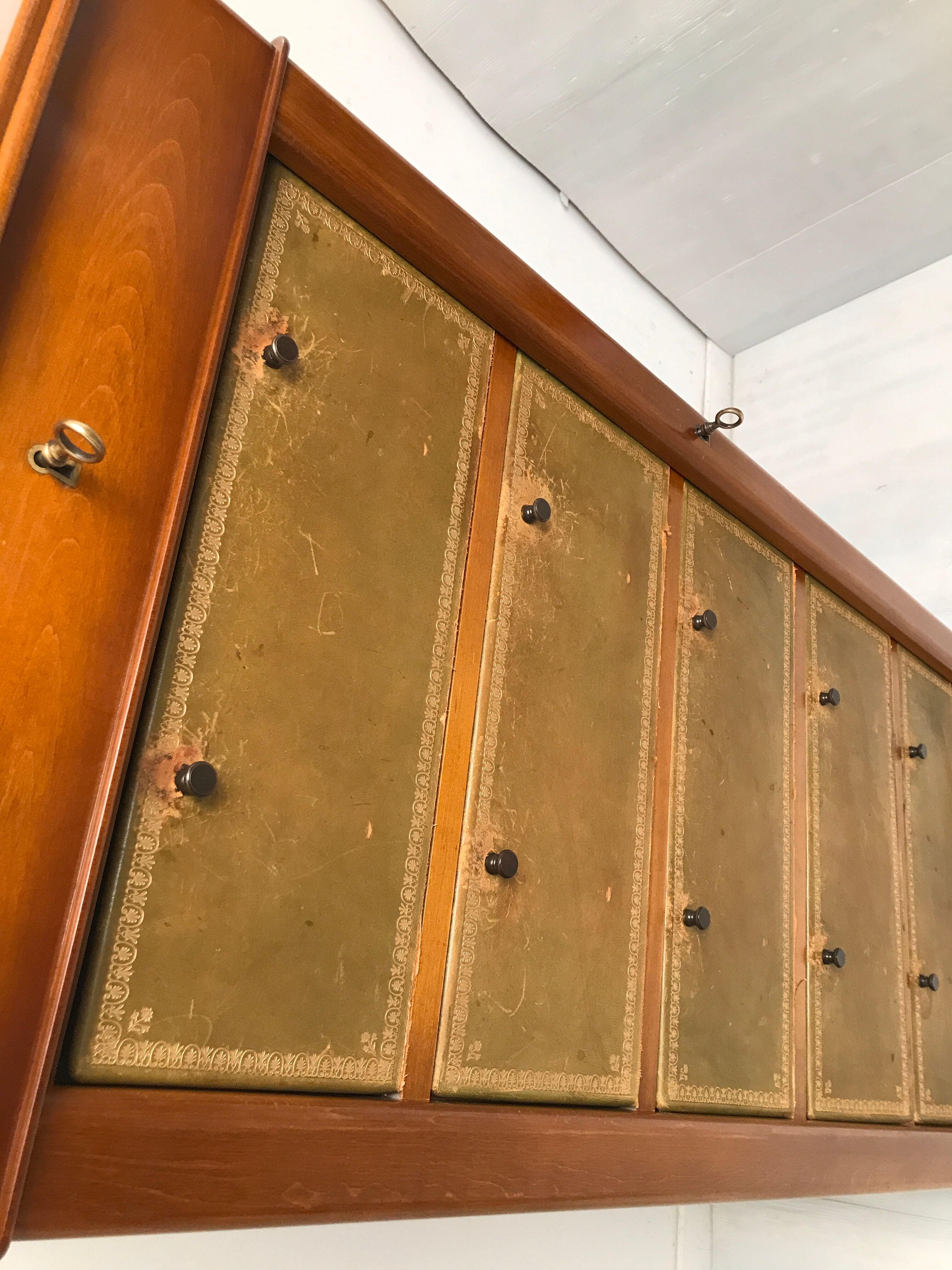 Cardboard maker Louis Philippe