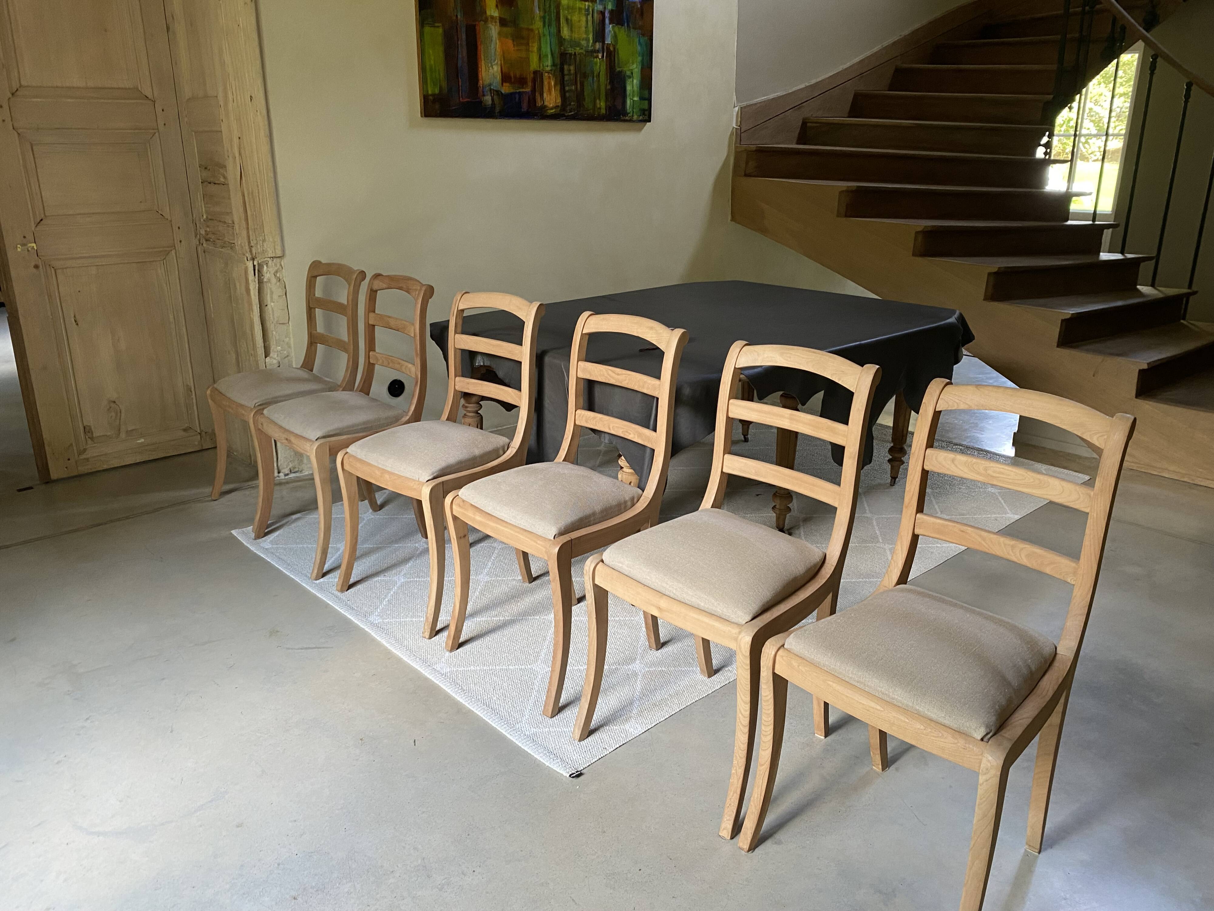 Chaises Louis Philippe barrettes pieds sabres