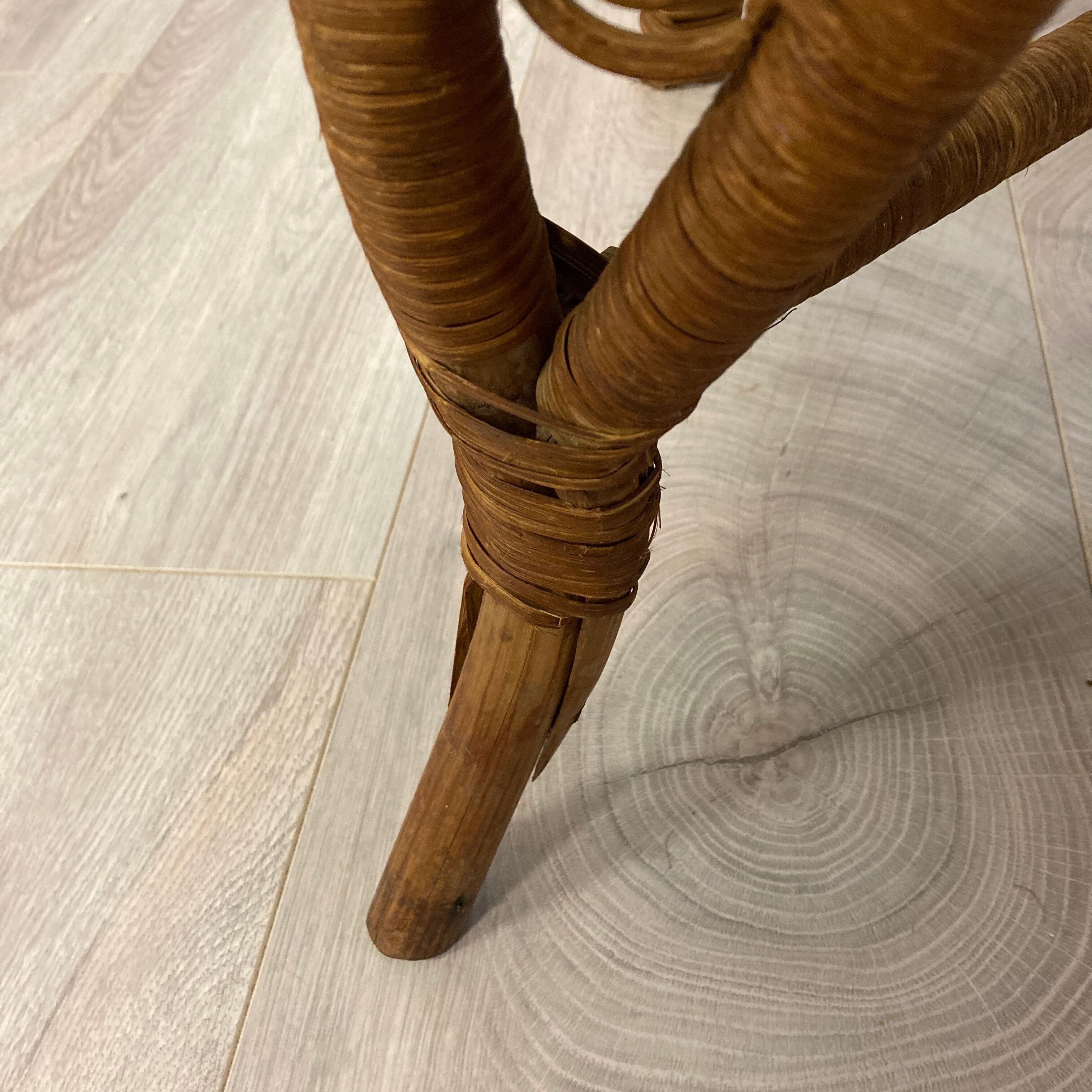 Peacock chair with armrests